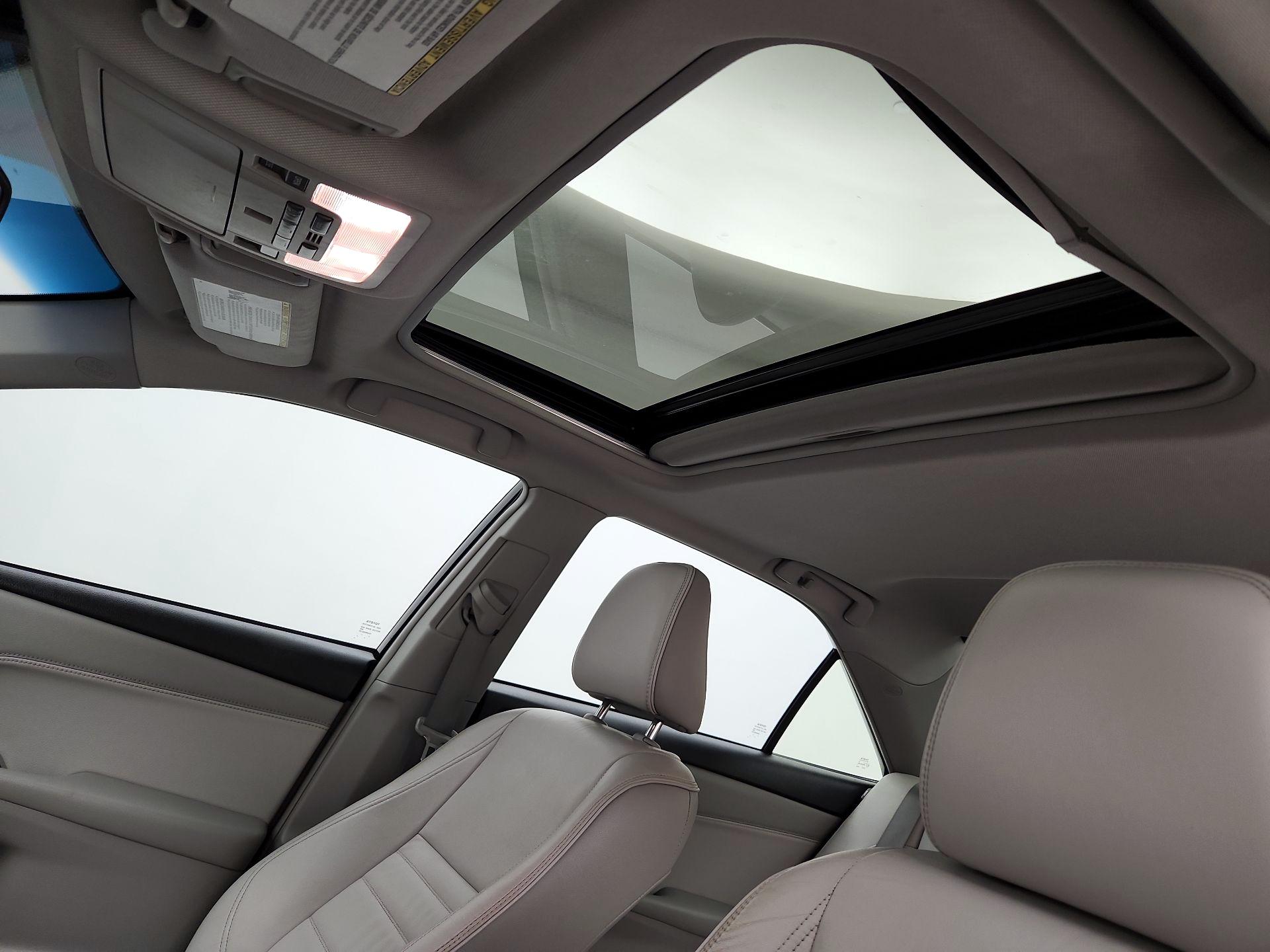 Thumbnail: 2016 Toyota Camry - 20