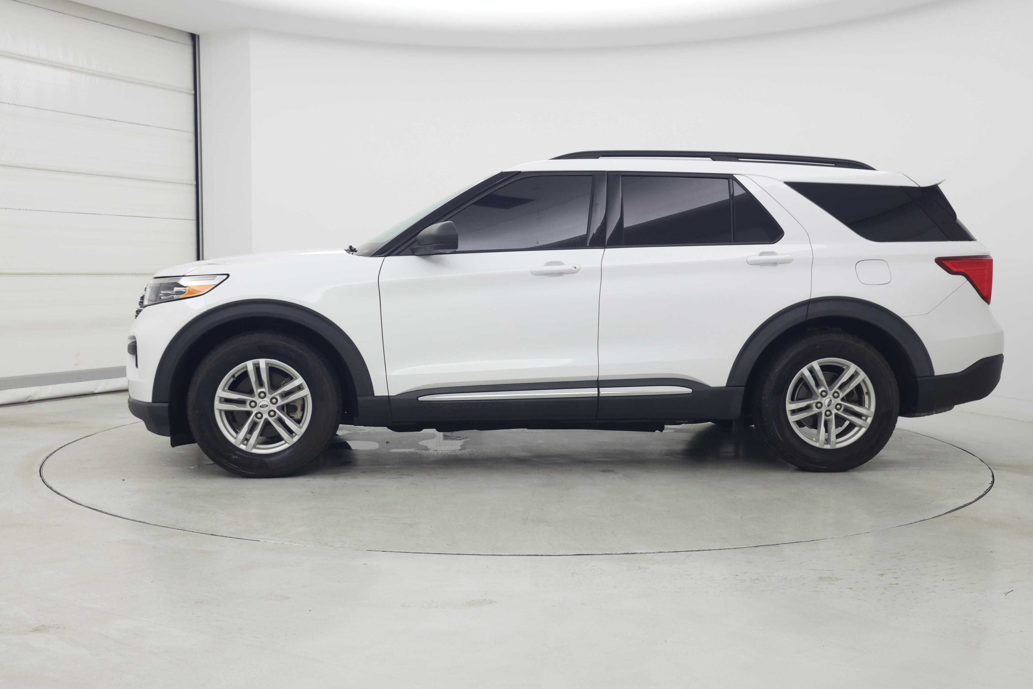 Thumbnail: 2021 Ford Explorer - 3