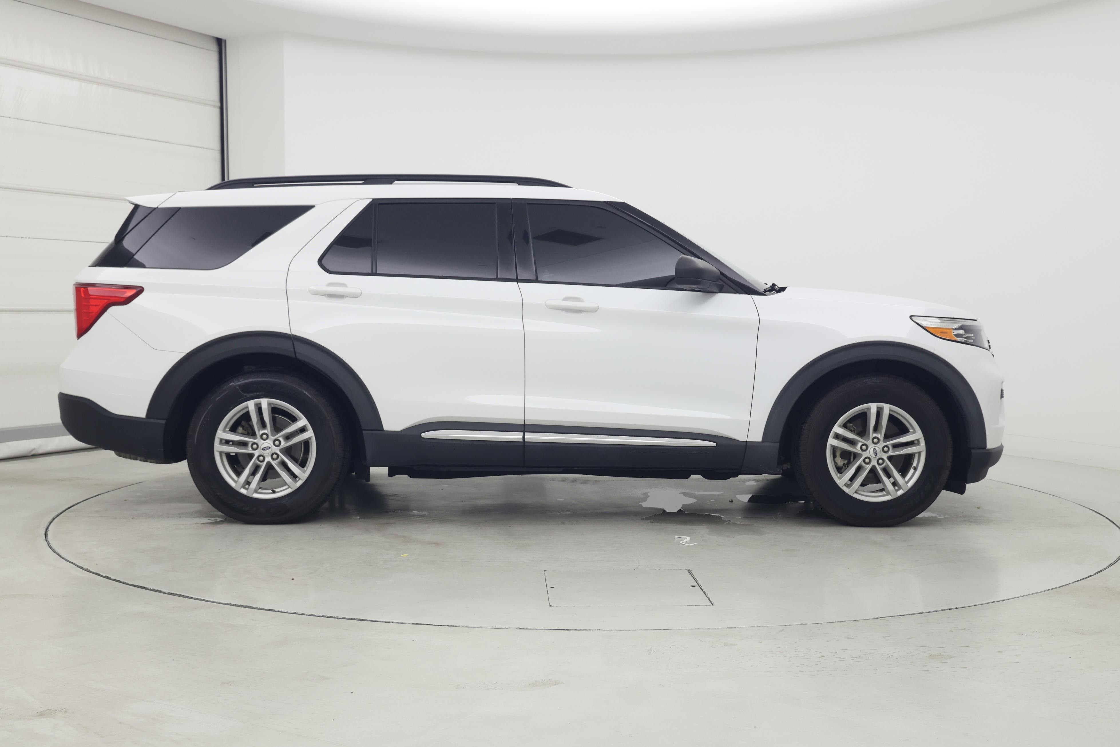 Thumbnail: 2021 Ford Explorer - 7