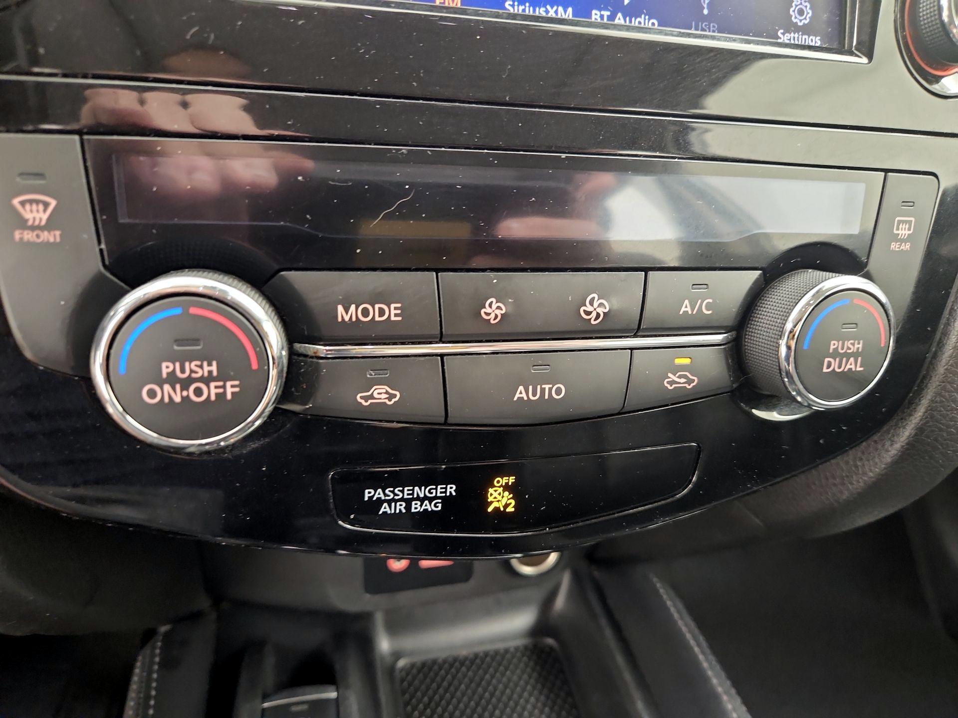 Thumbnail: 2020 Nissan Rogue Sport - 17