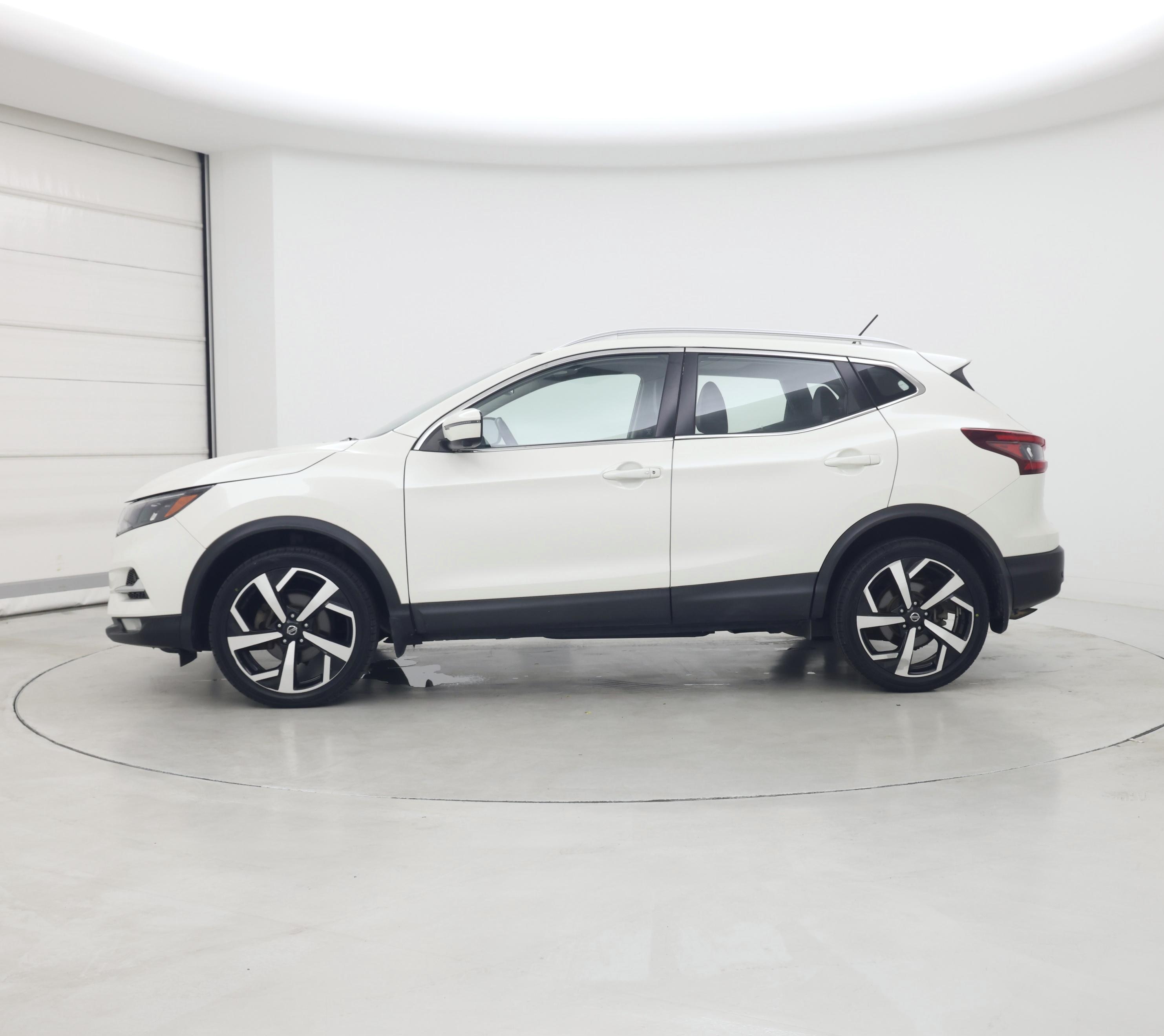 Thumbnail: 2020 Nissan Rogue Sport - 3