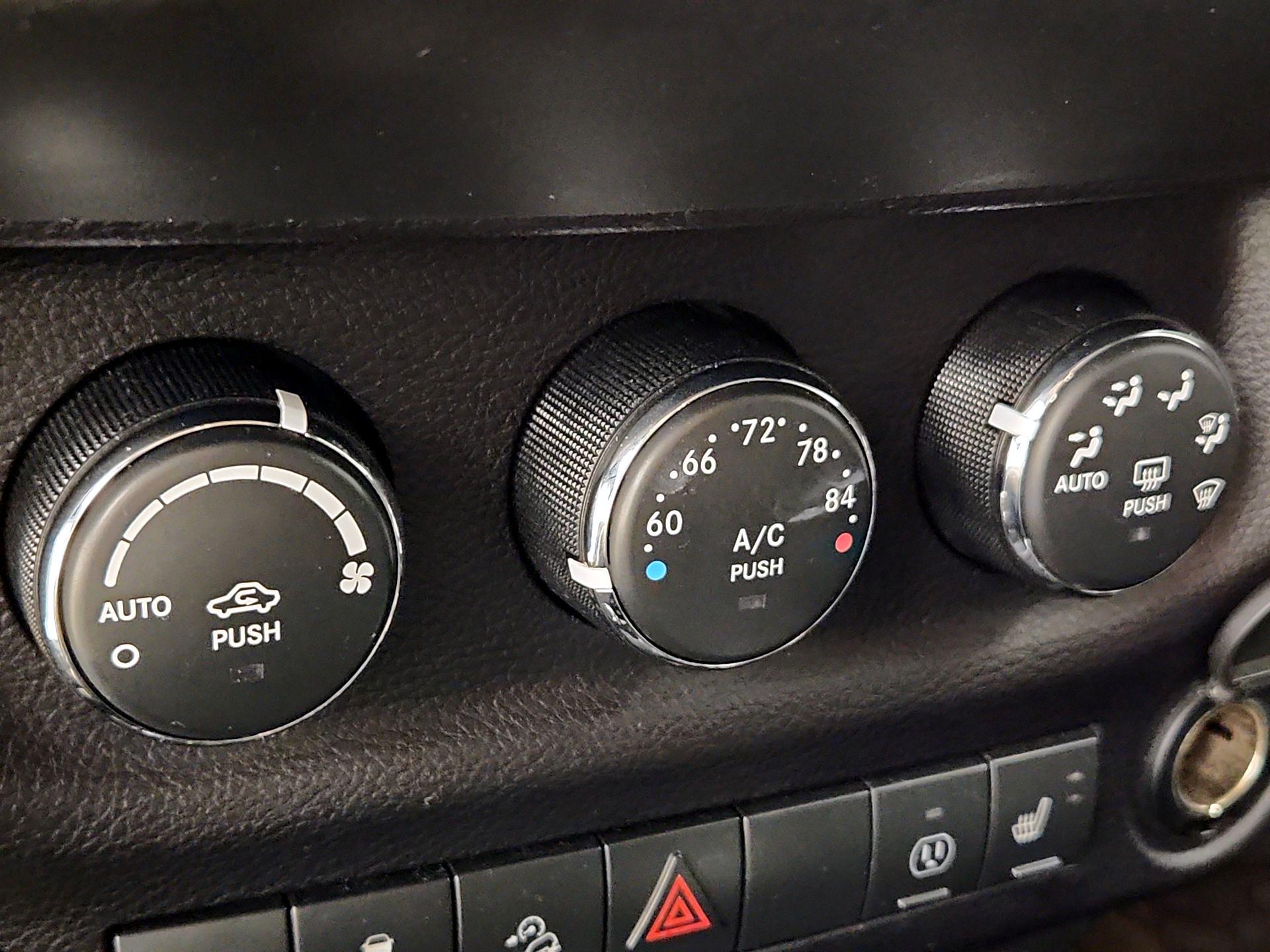 Thumbnail: 2016 Jeep Wrangler - 14
