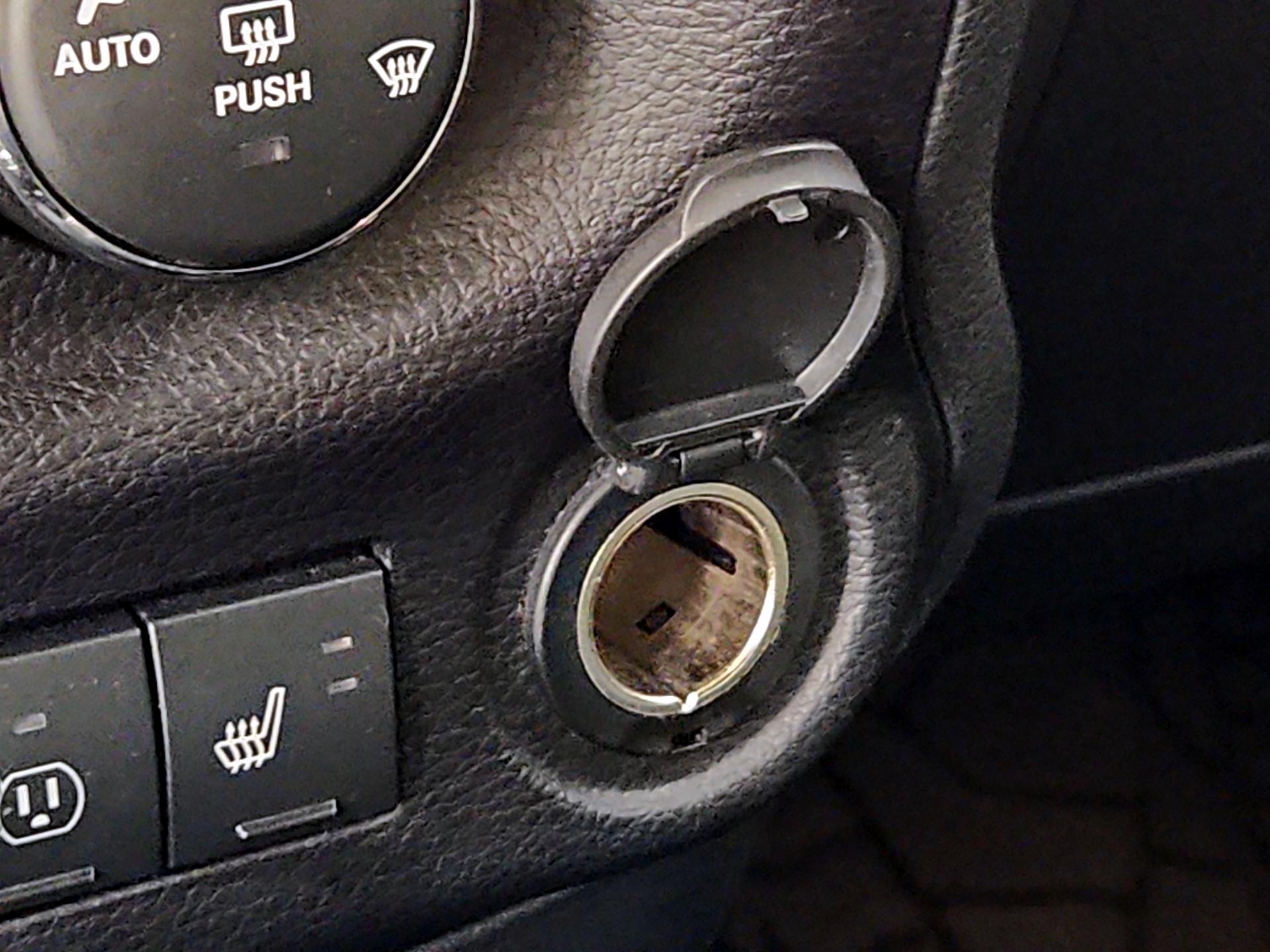 Thumbnail: 2016 Jeep Wrangler - 16