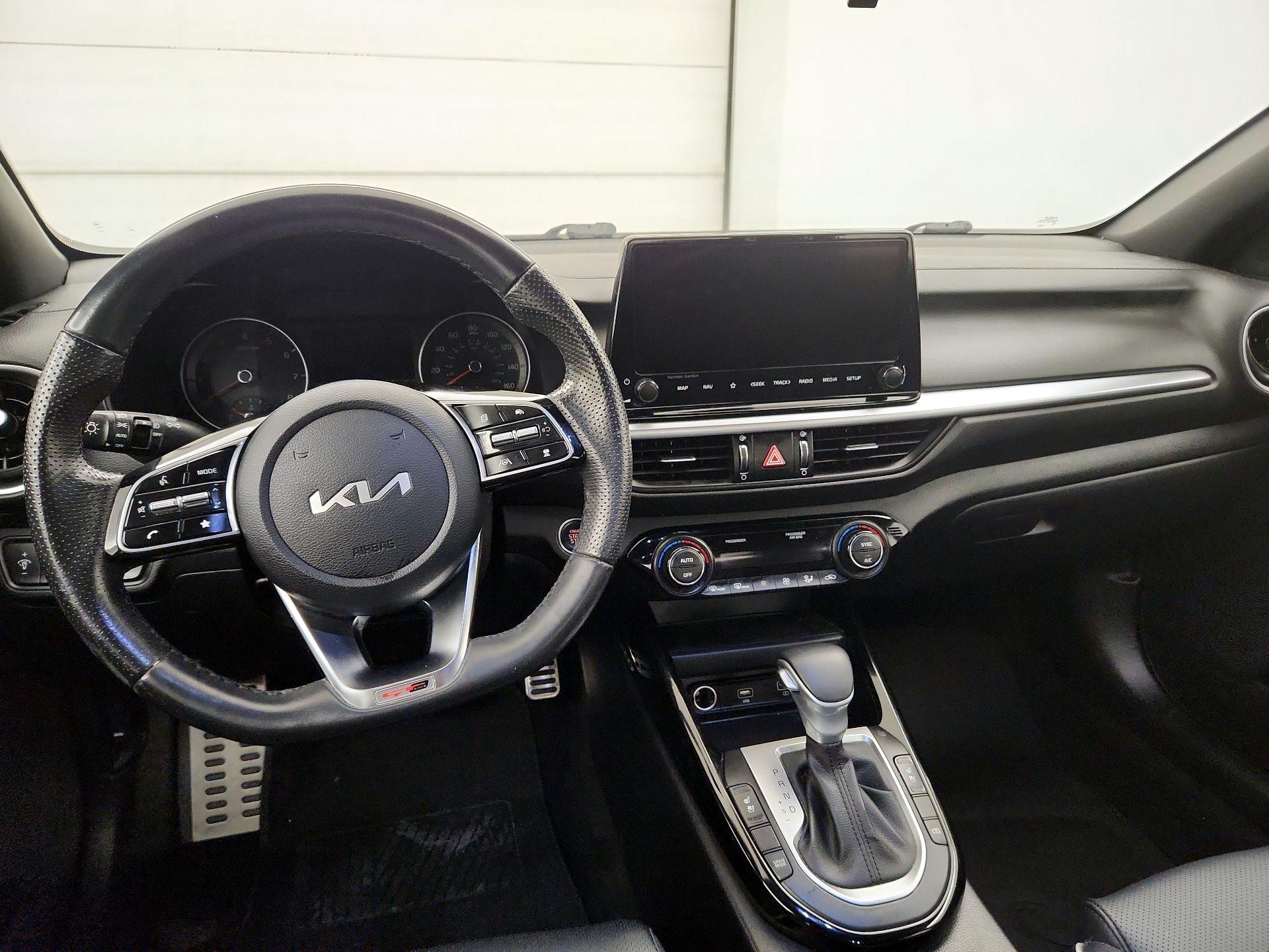 Thumbnail: 2022 Kia Forte - 9
