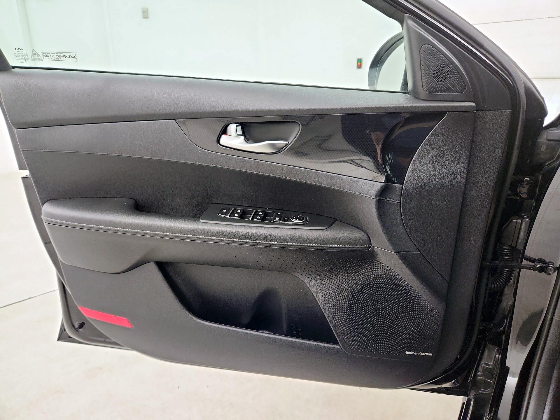 Thumbnail: 2022 Kia Forte - 12