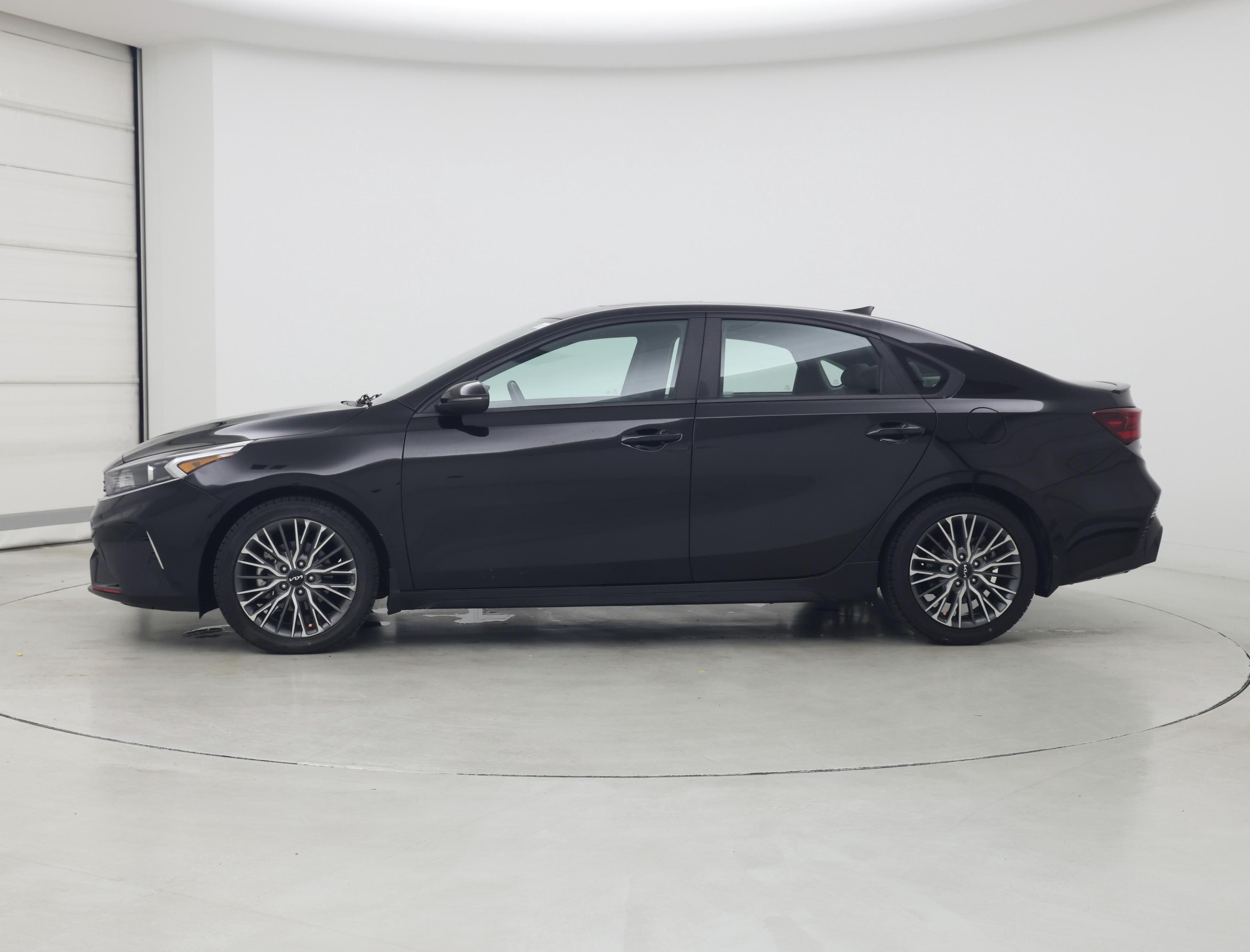 Thumbnail: 2022 Kia Forte - 3