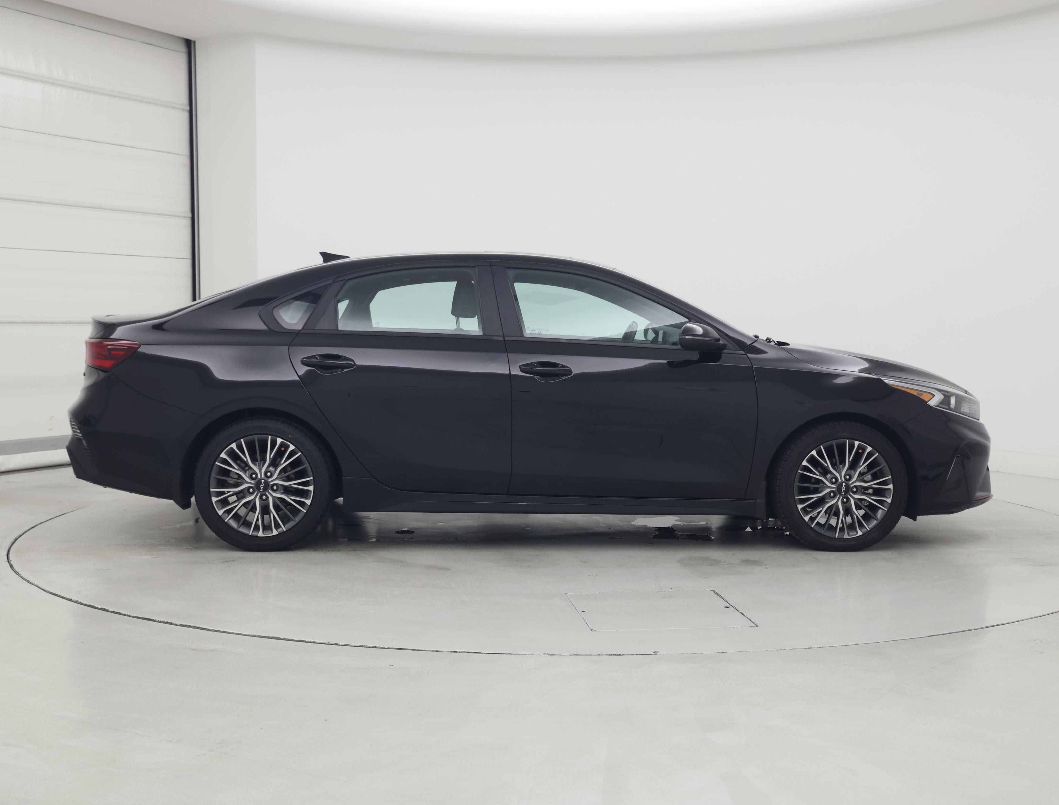Thumbnail: 2022 Kia Forte - 7