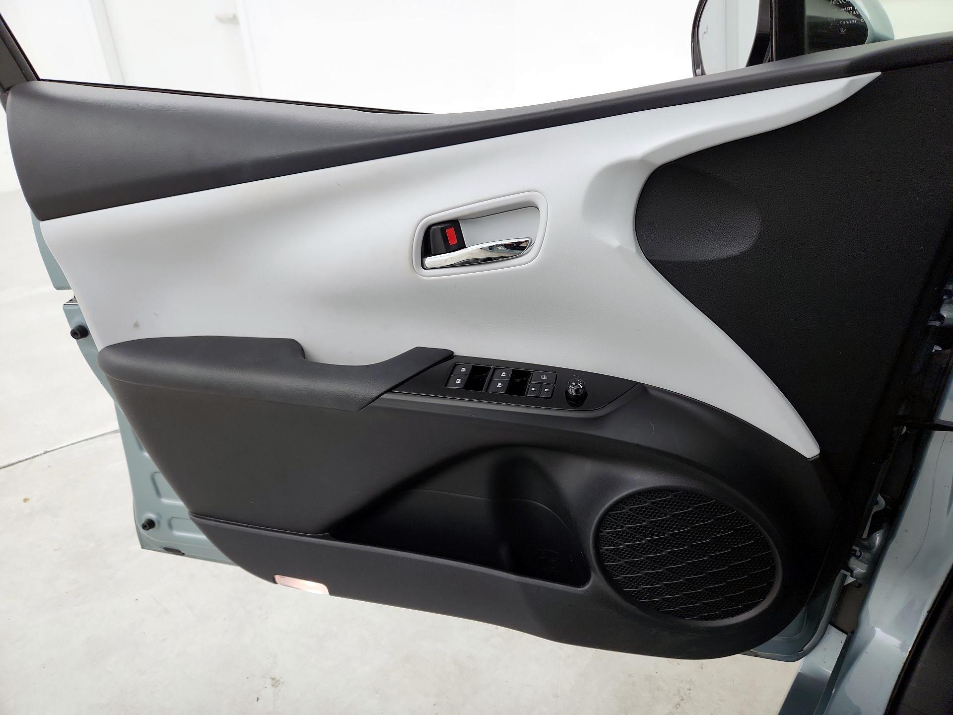 Thumbnail: 2018 Toyota Prius - 12