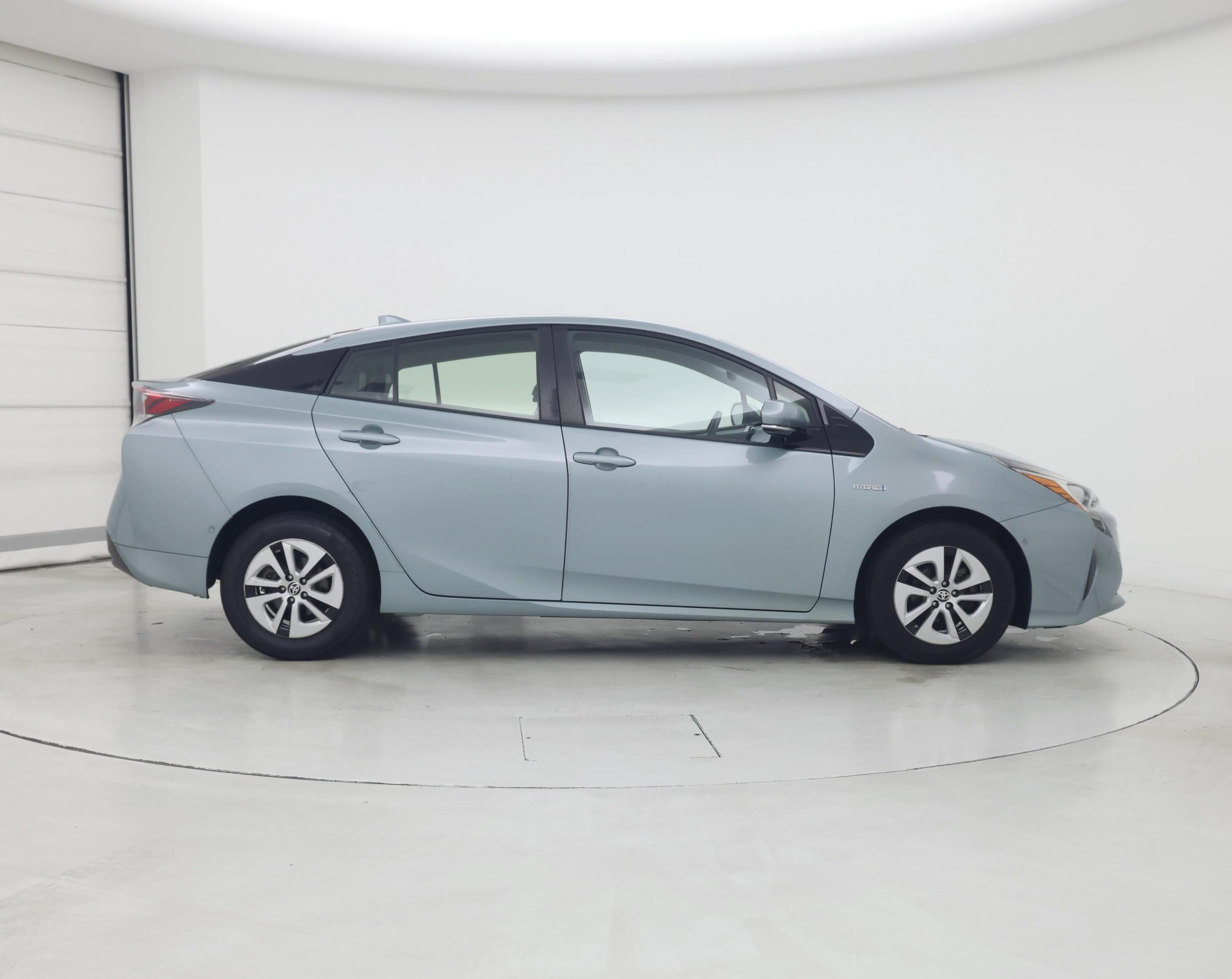 Thumbnail: 2018 Toyota Prius - 7