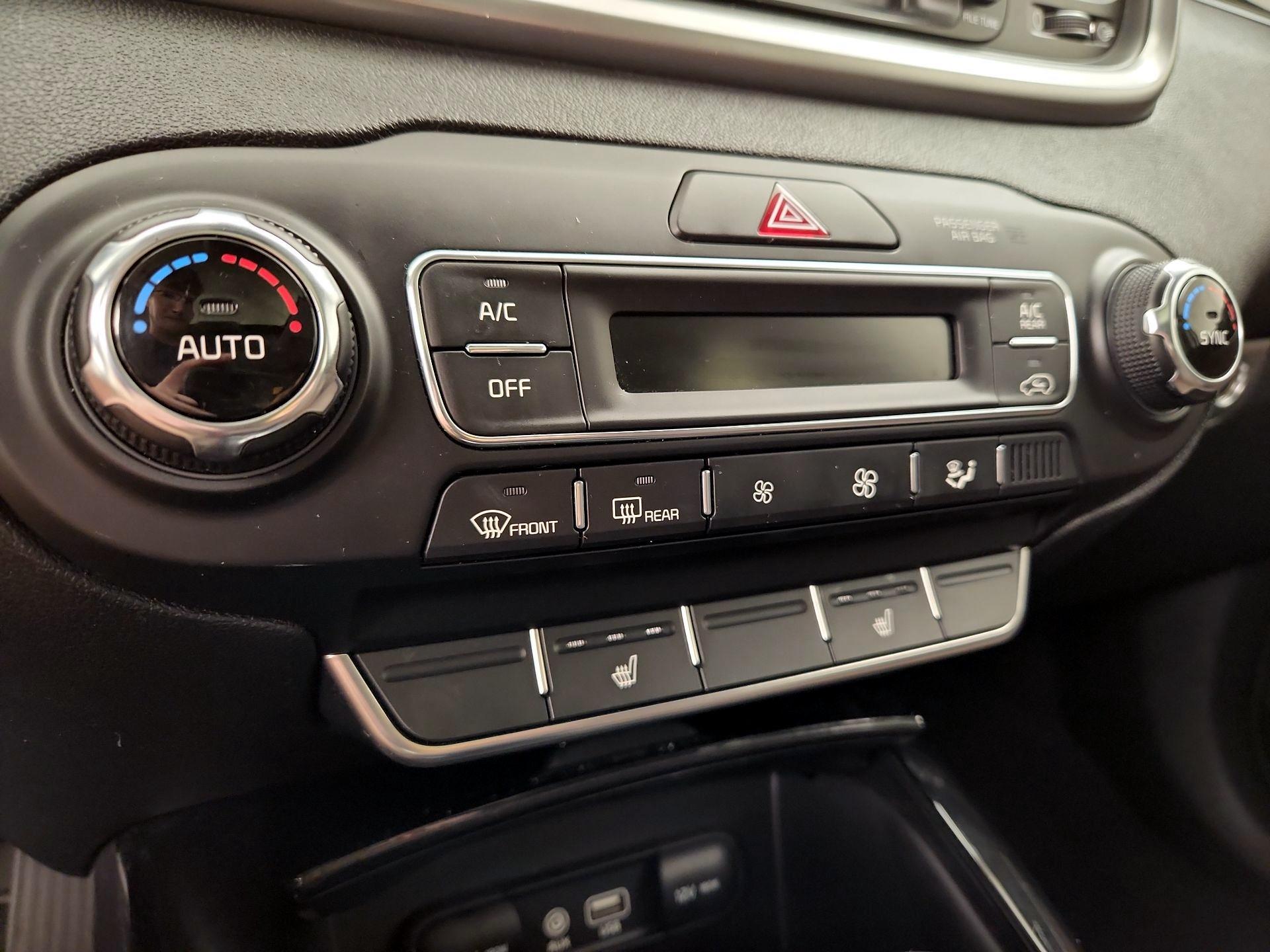 Thumbnail: 2019 Kia Sorento - 17