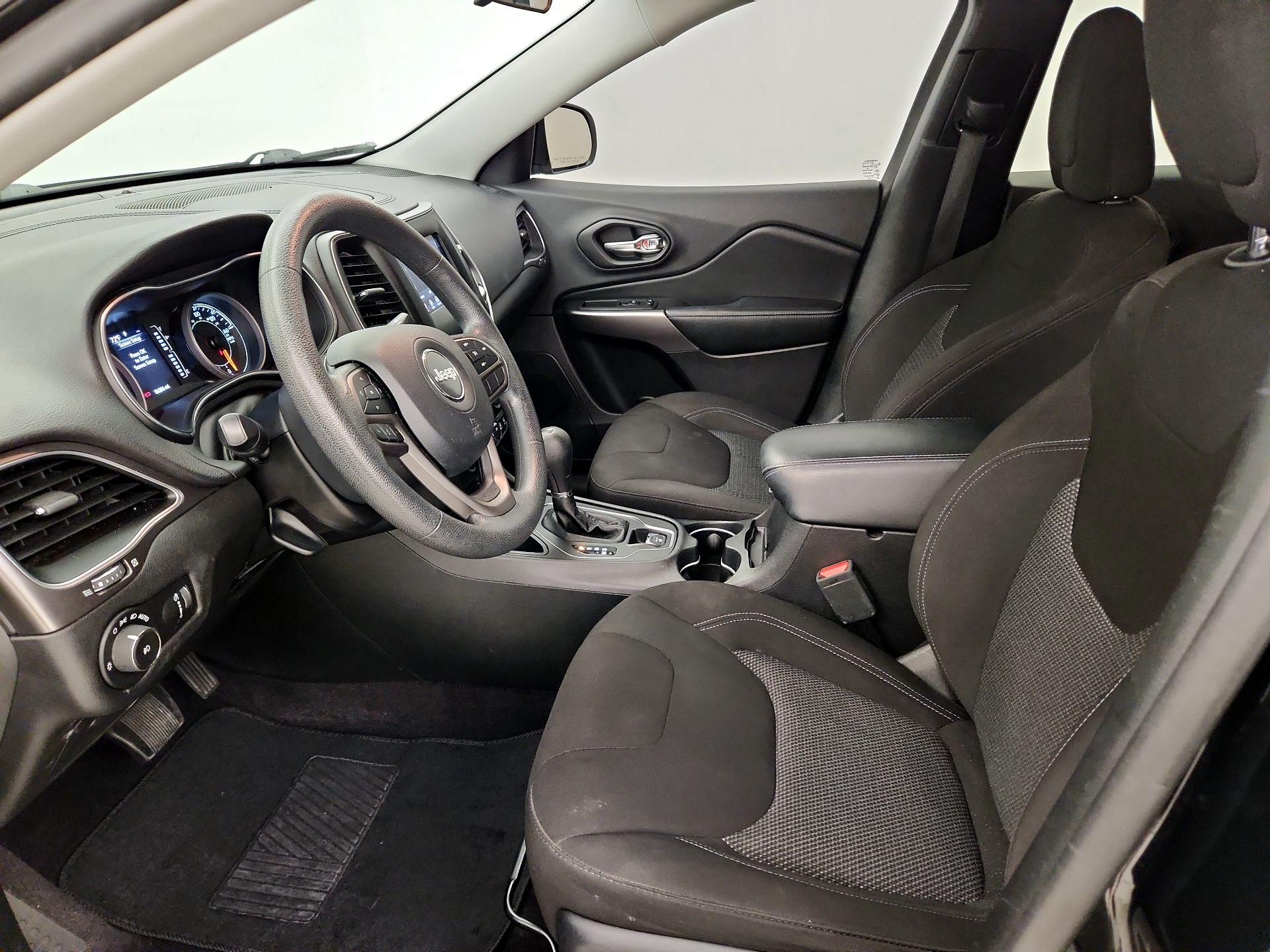 Thumbnail: 2019 Jeep Cherokee - 11
