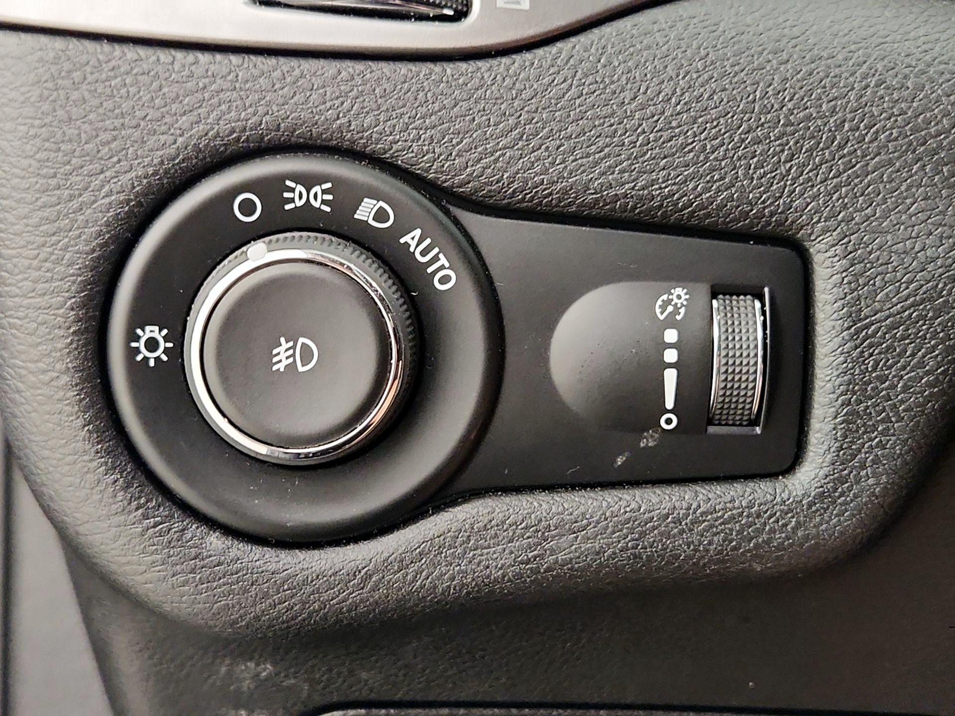 Thumbnail: 2019 Jeep Cherokee - 13