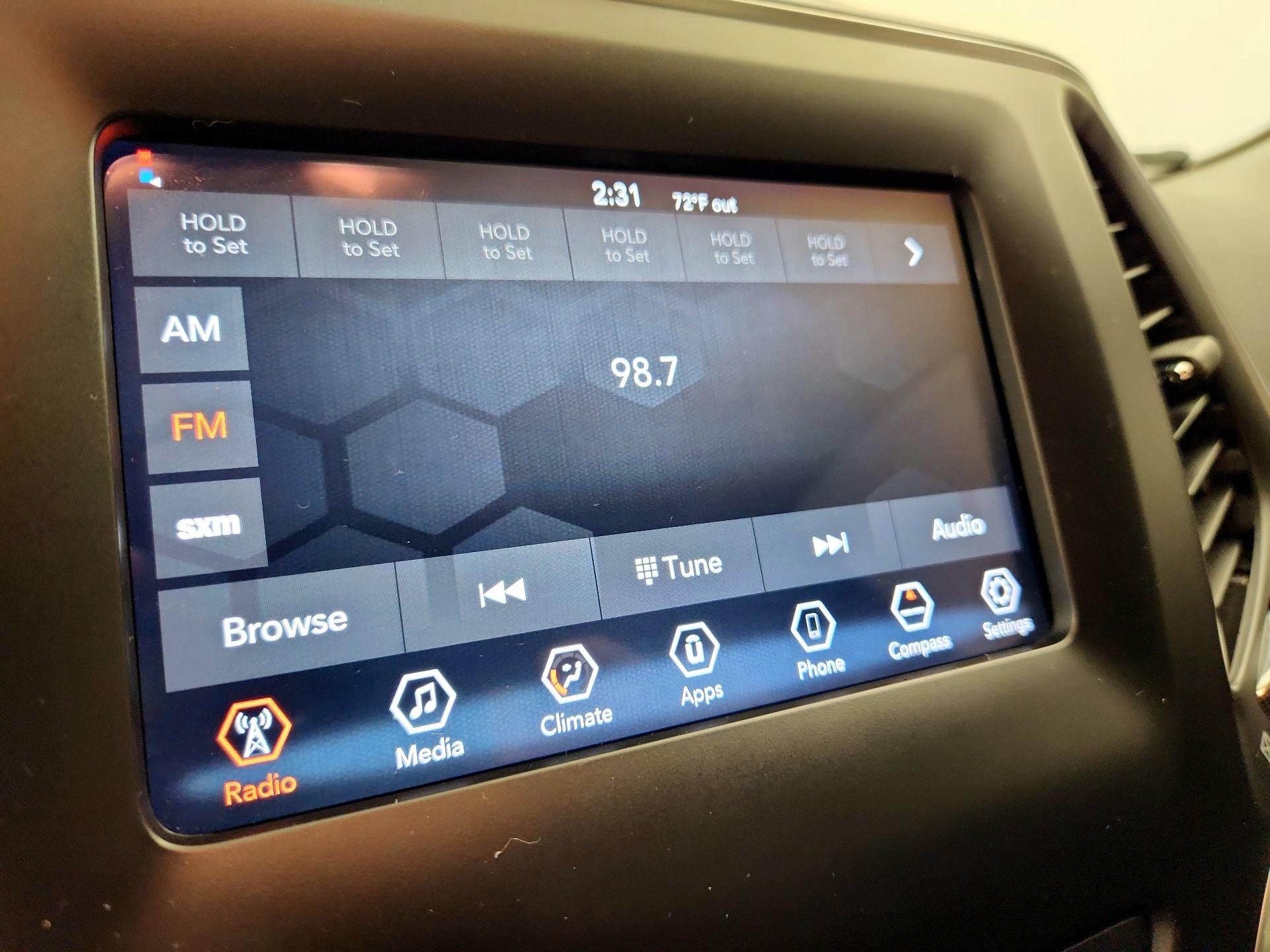 Thumbnail: 2019 Jeep Cherokee - 15
