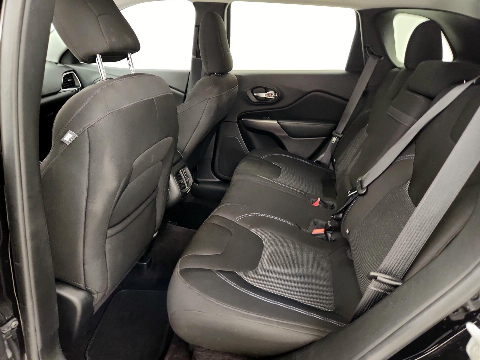 Thumbnail: 2019 Jeep Cherokee - 19