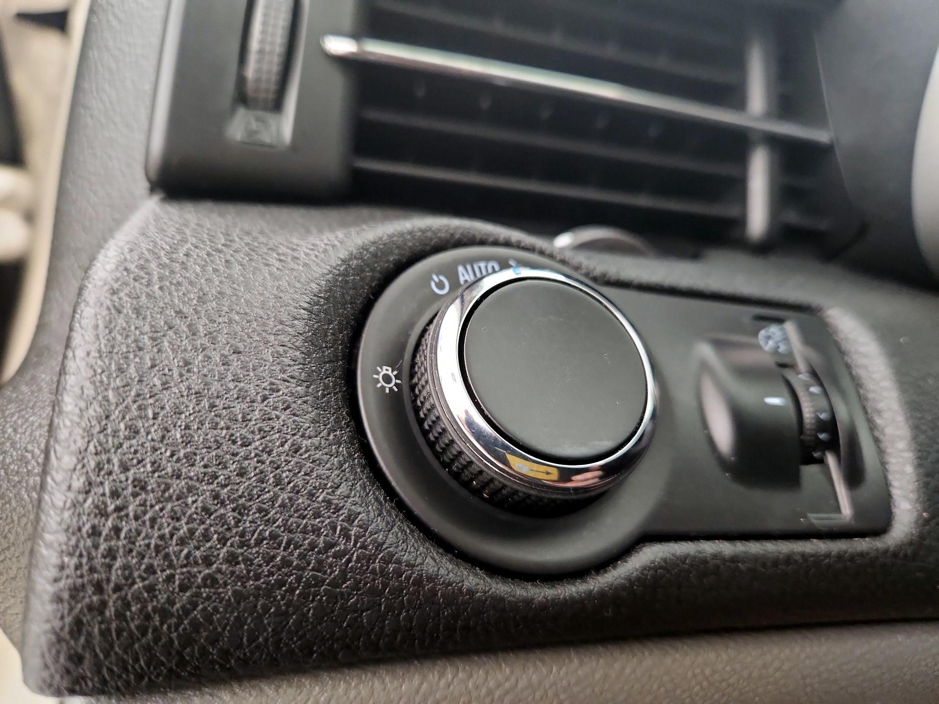 Thumbnail: 2015 Chevrolet Malibu - 13