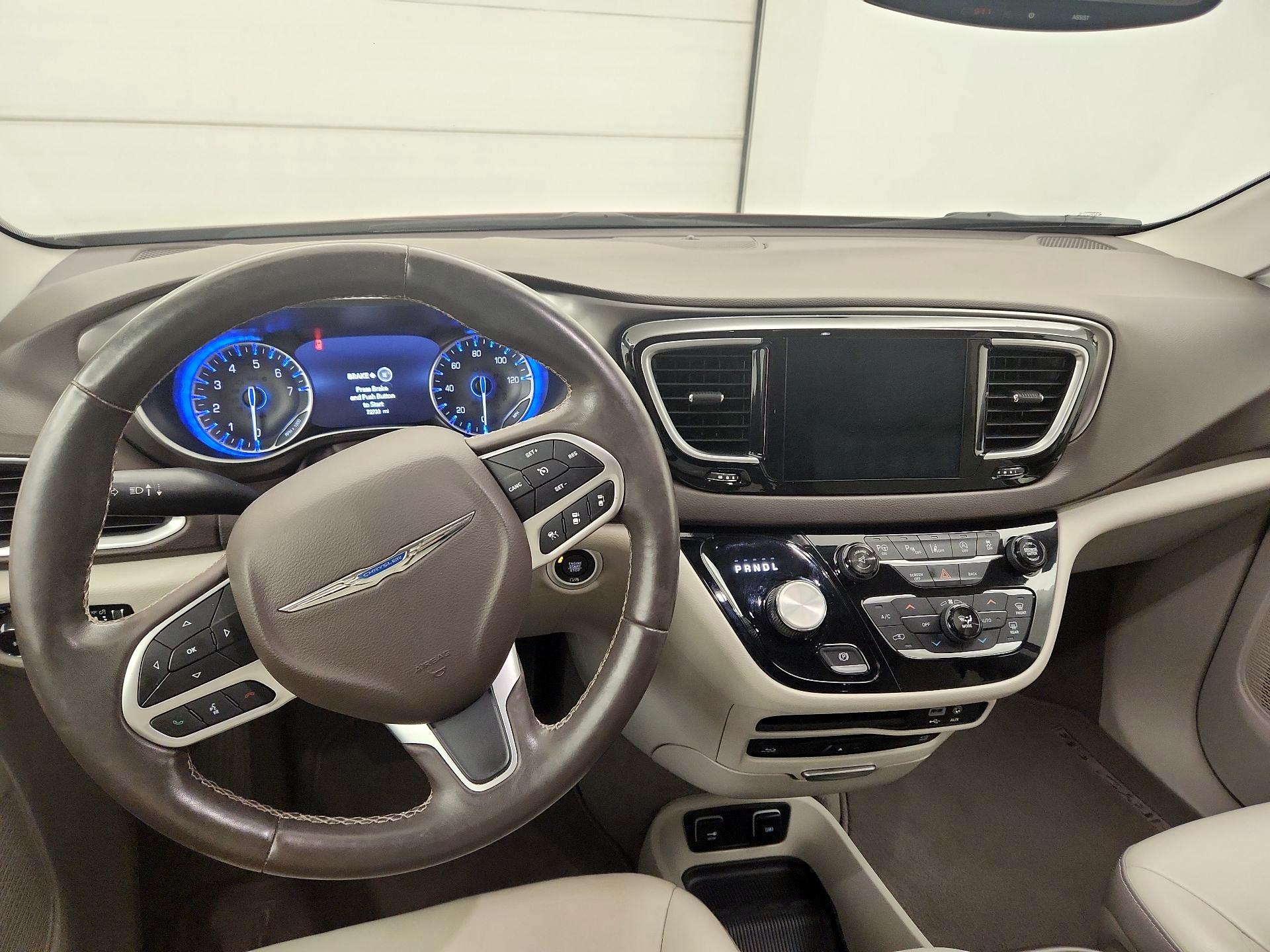 Thumbnail: 2017 Chrysler Pacifica - 9