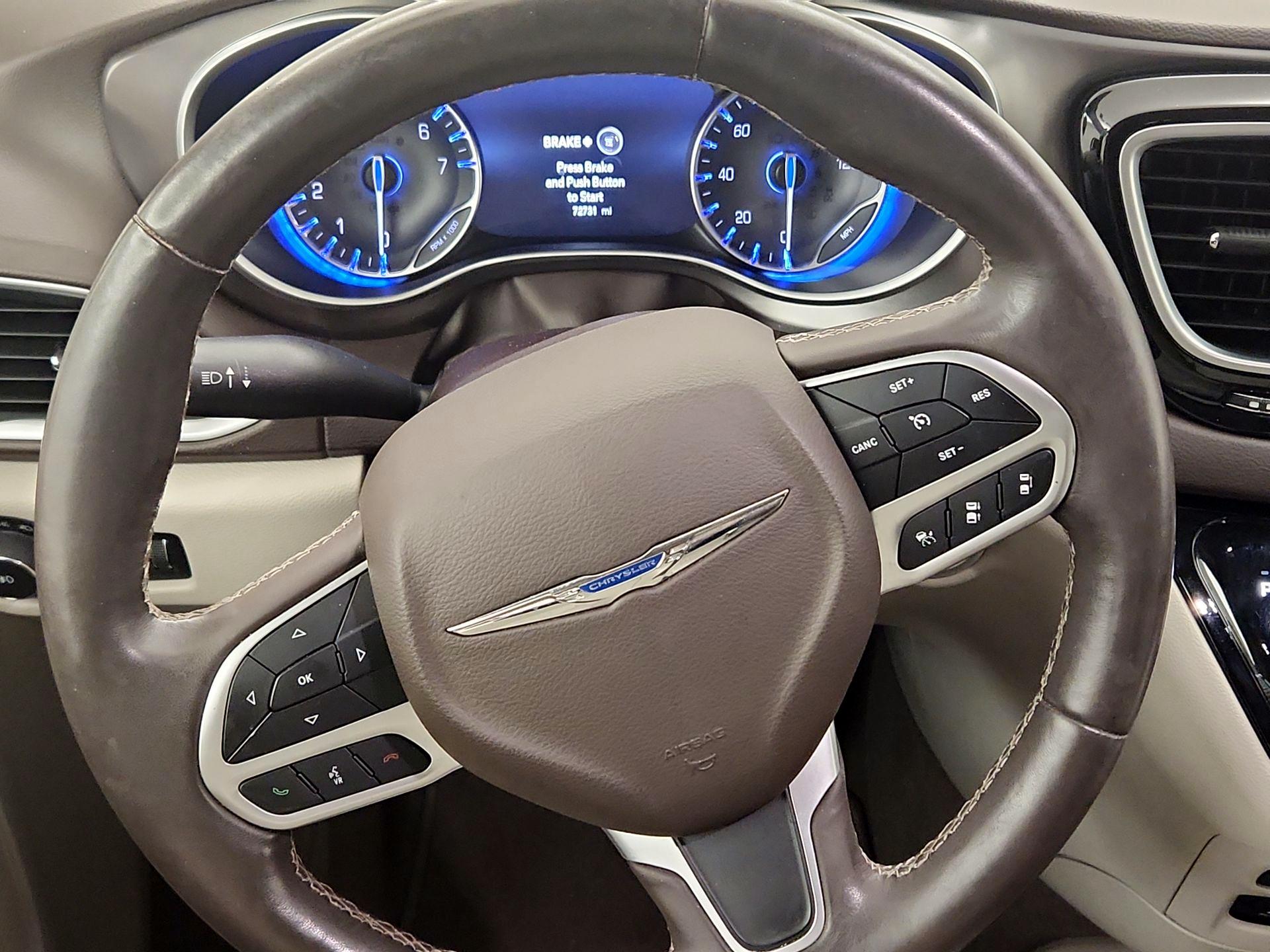 Thumbnail: 2017 Chrysler Pacifica - 10