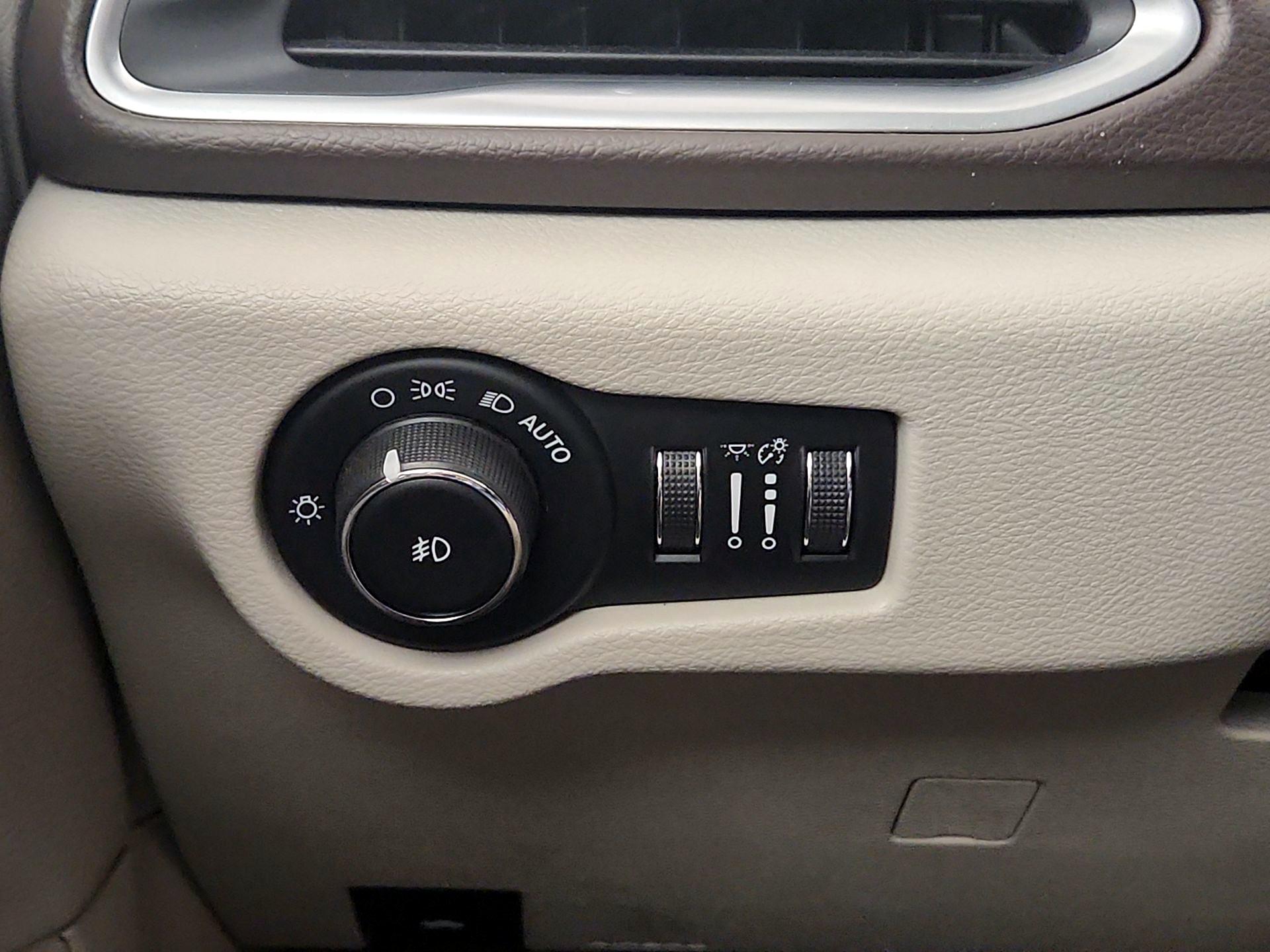 Thumbnail: 2017 Chrysler Pacifica - 13