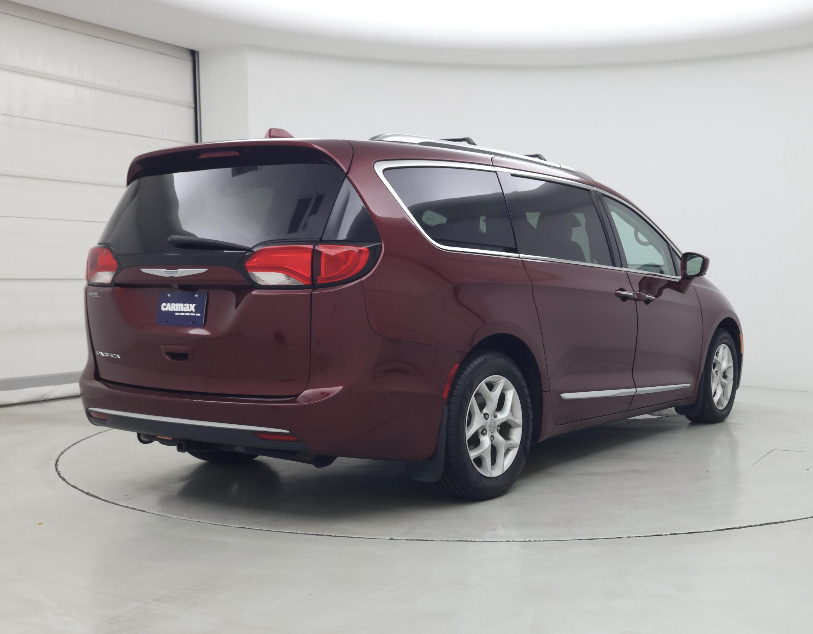 Thumbnail: 2017 Chrysler Pacifica - 8