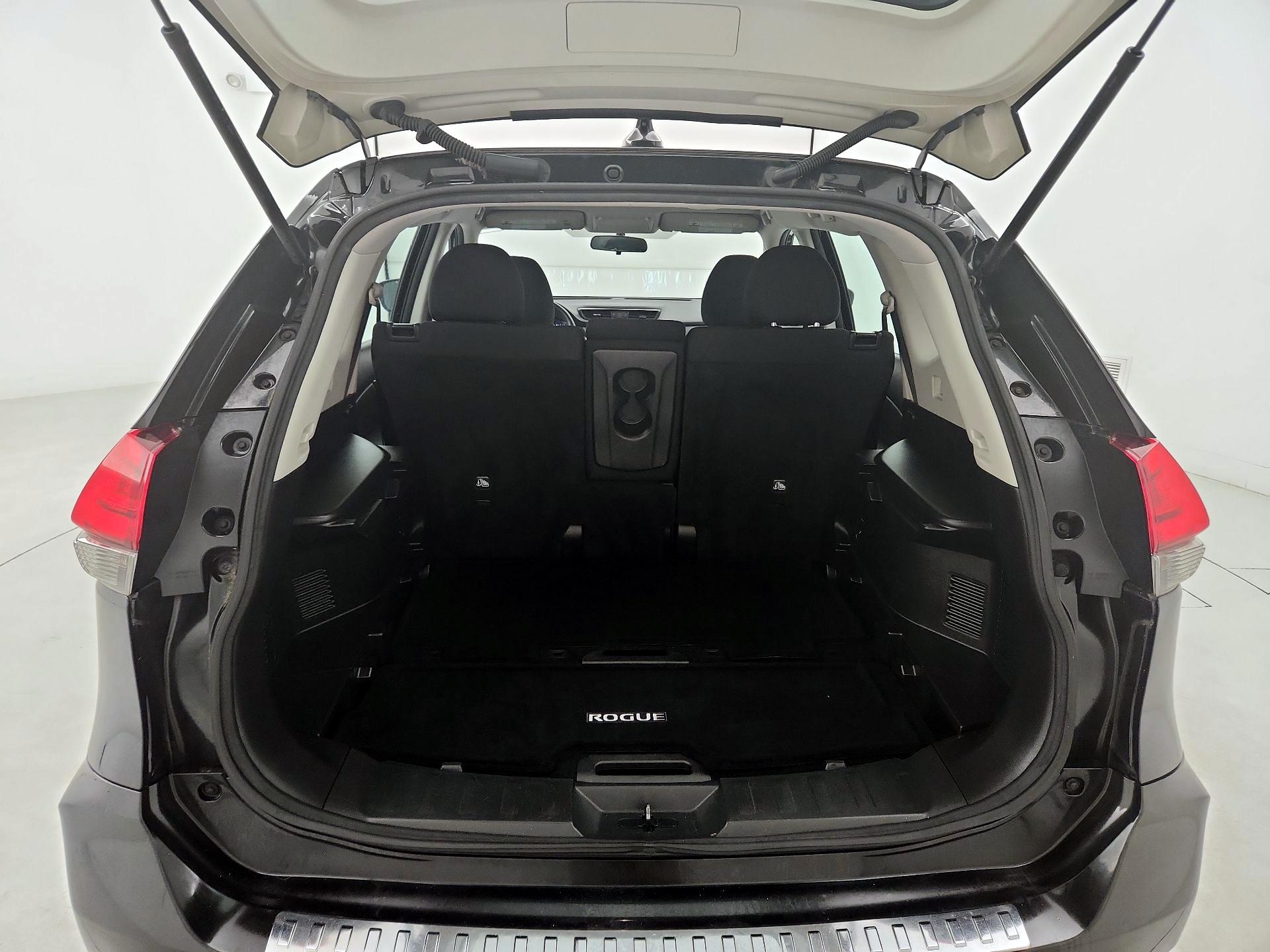 Thumbnail: 2017 Nissan Rogue - 20