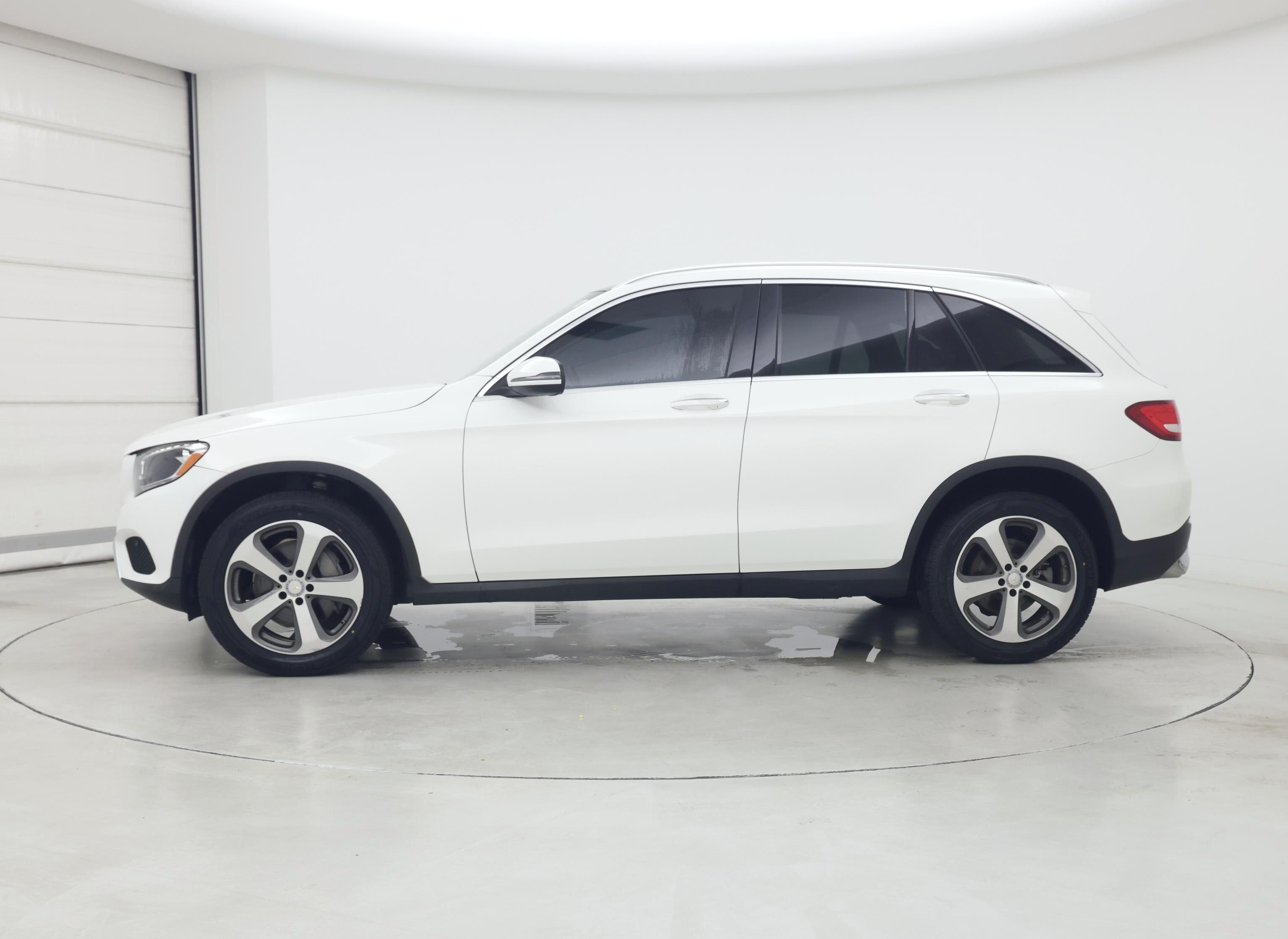 Thumbnail: 2016 Mercedes-Benz GLC - 3
