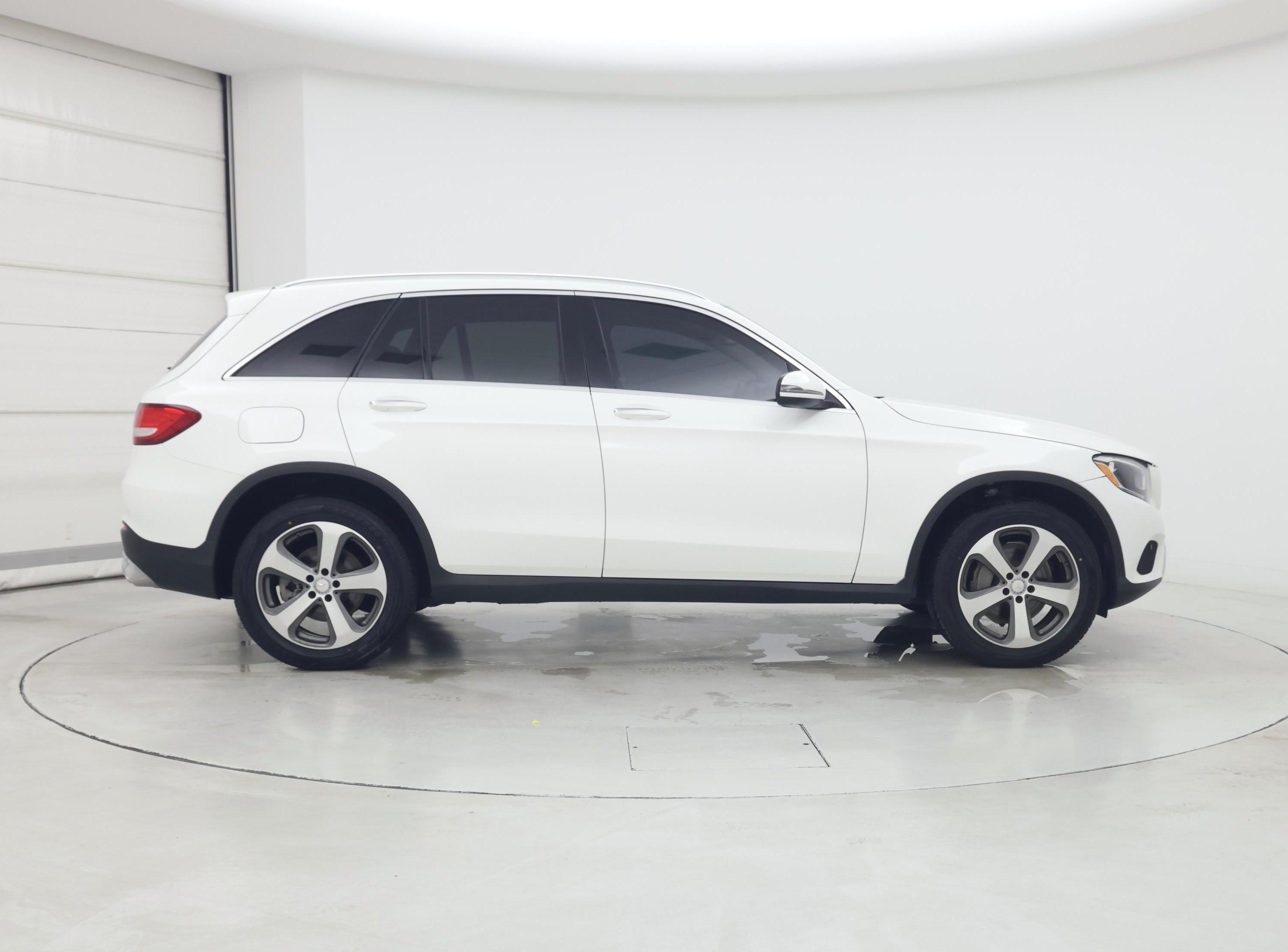 Thumbnail: 2016 Mercedes-Benz GLC - 7