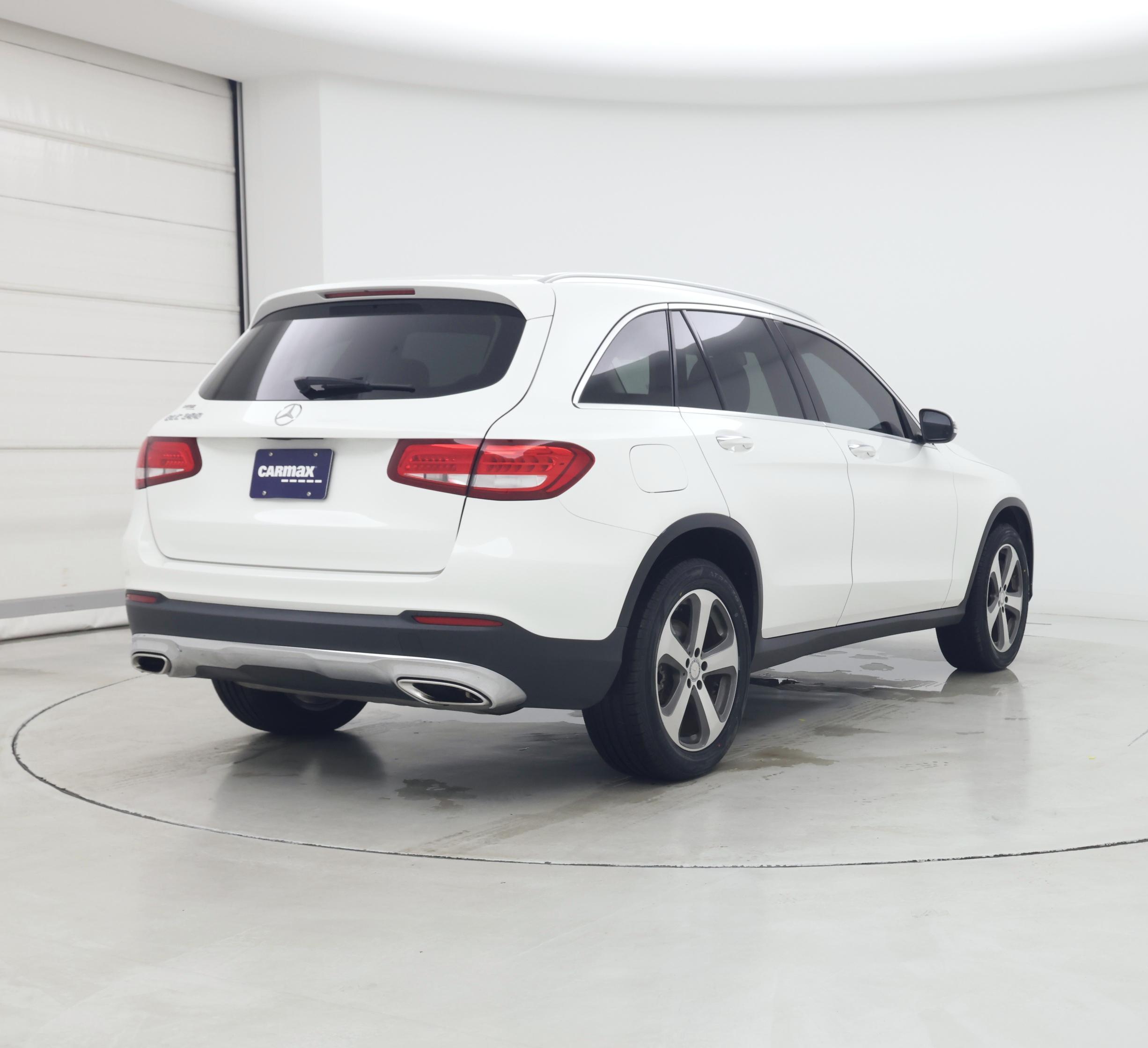 Thumbnail: 2016 Mercedes-Benz GLC - 8