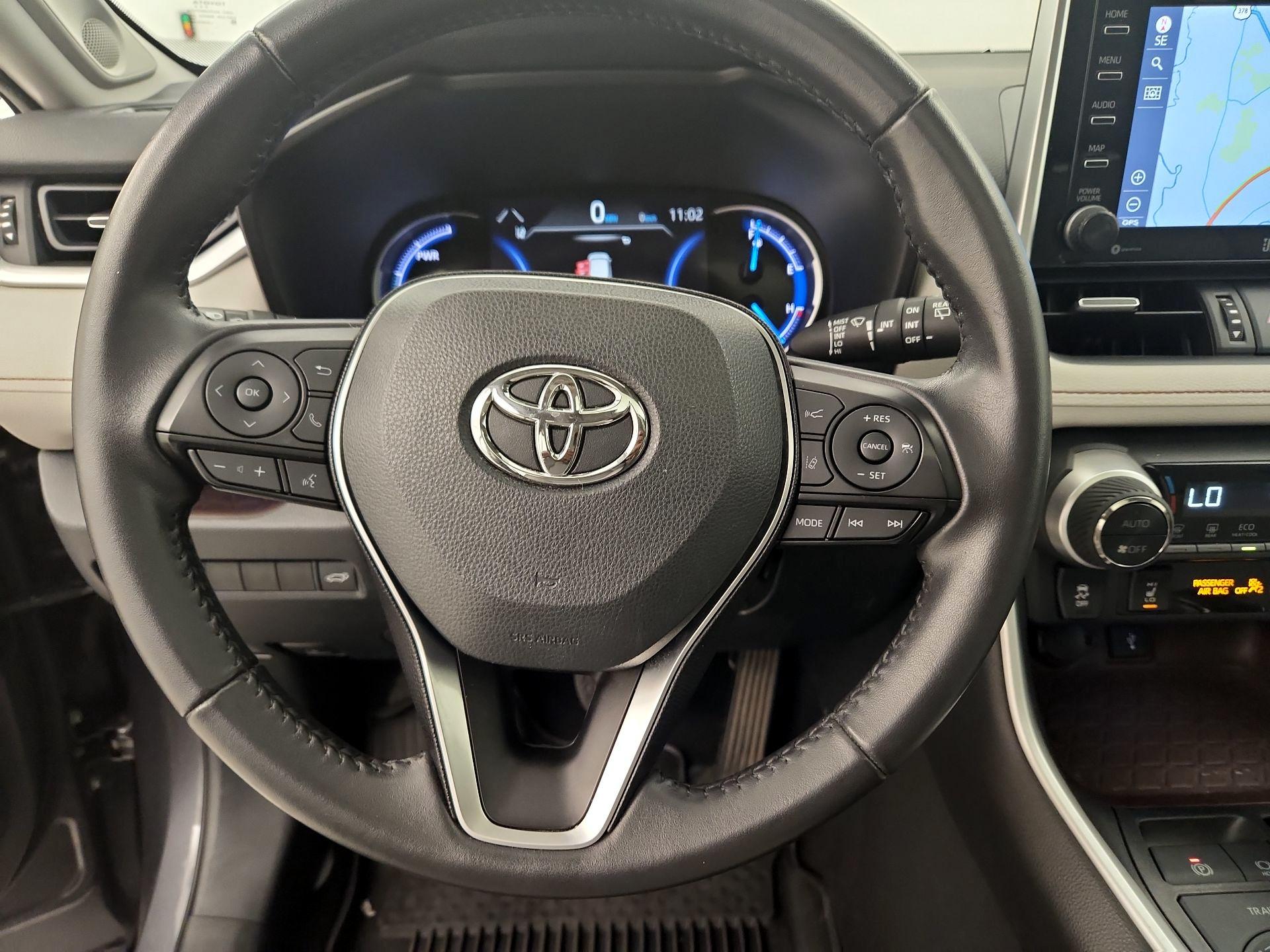 Thumbnail: 2020 Toyota RAV4 - 10