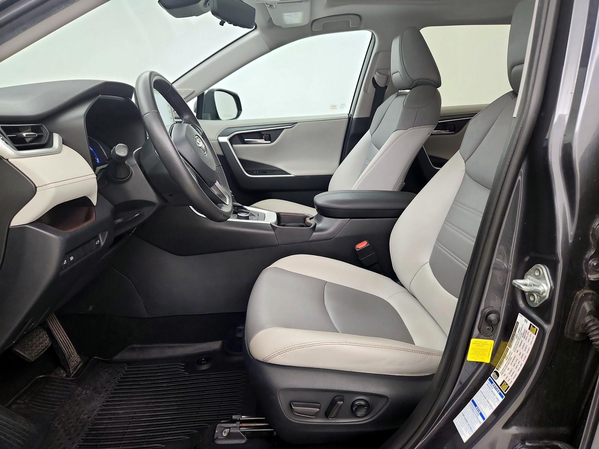 Thumbnail: 2020 Toyota RAV4 - 11