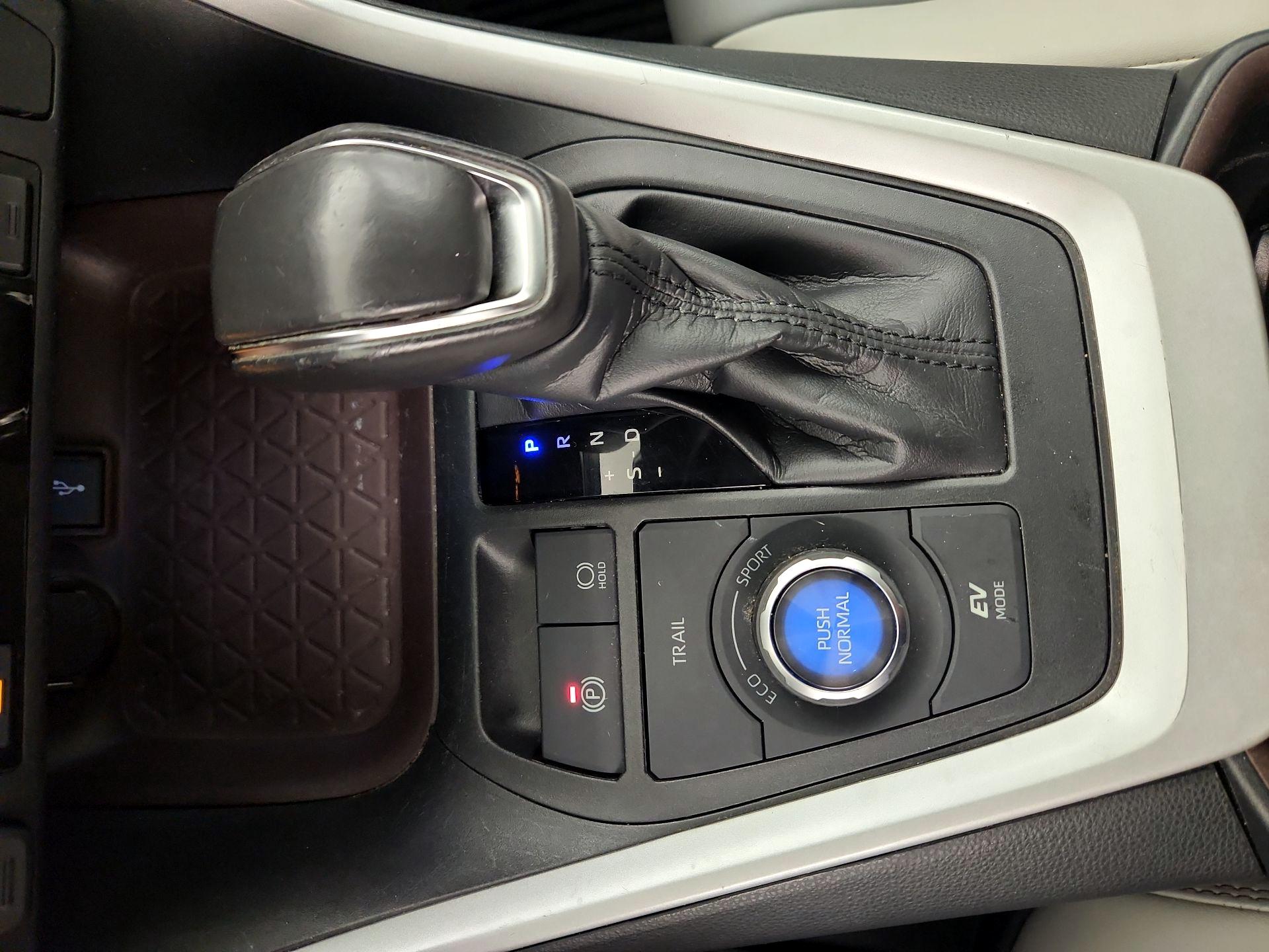 Thumbnail: 2020 Toyota RAV4 - 18