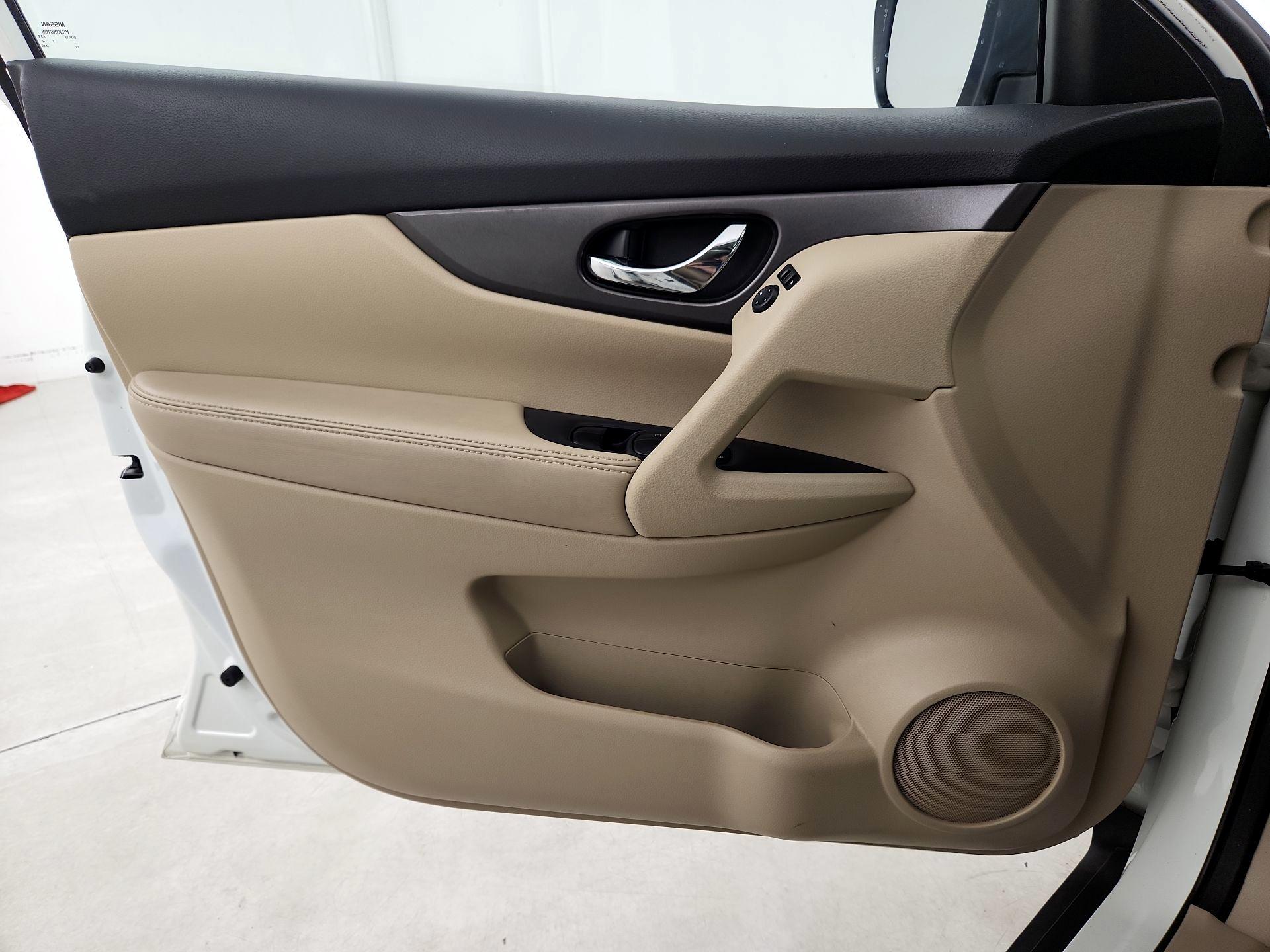 Thumbnail: 2015 Nissan Rogue - 12