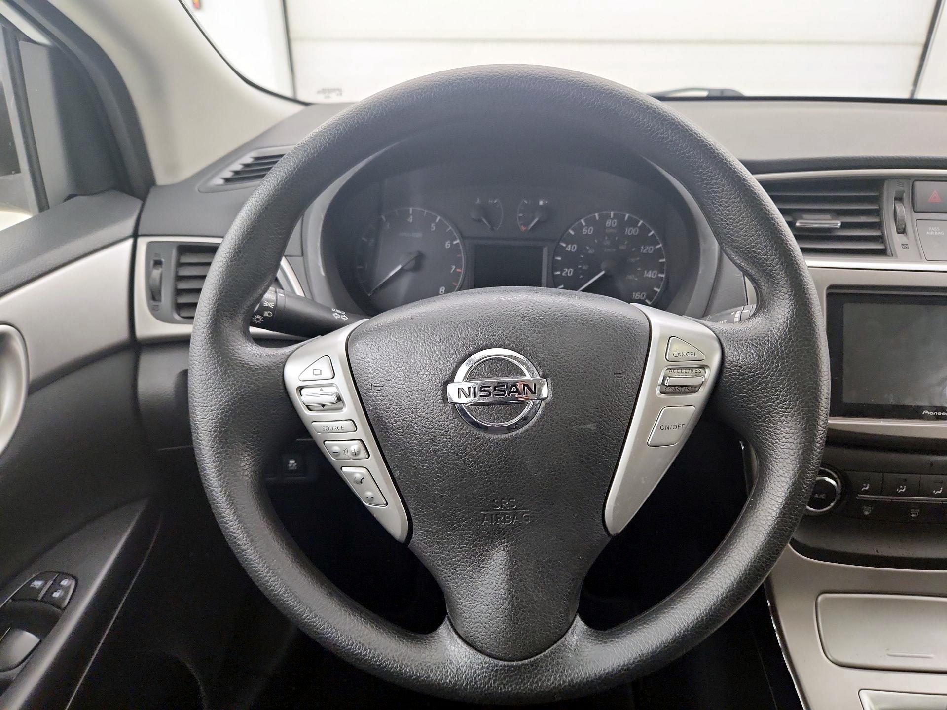 Thumbnail: 2015 Nissan Sentra - 10