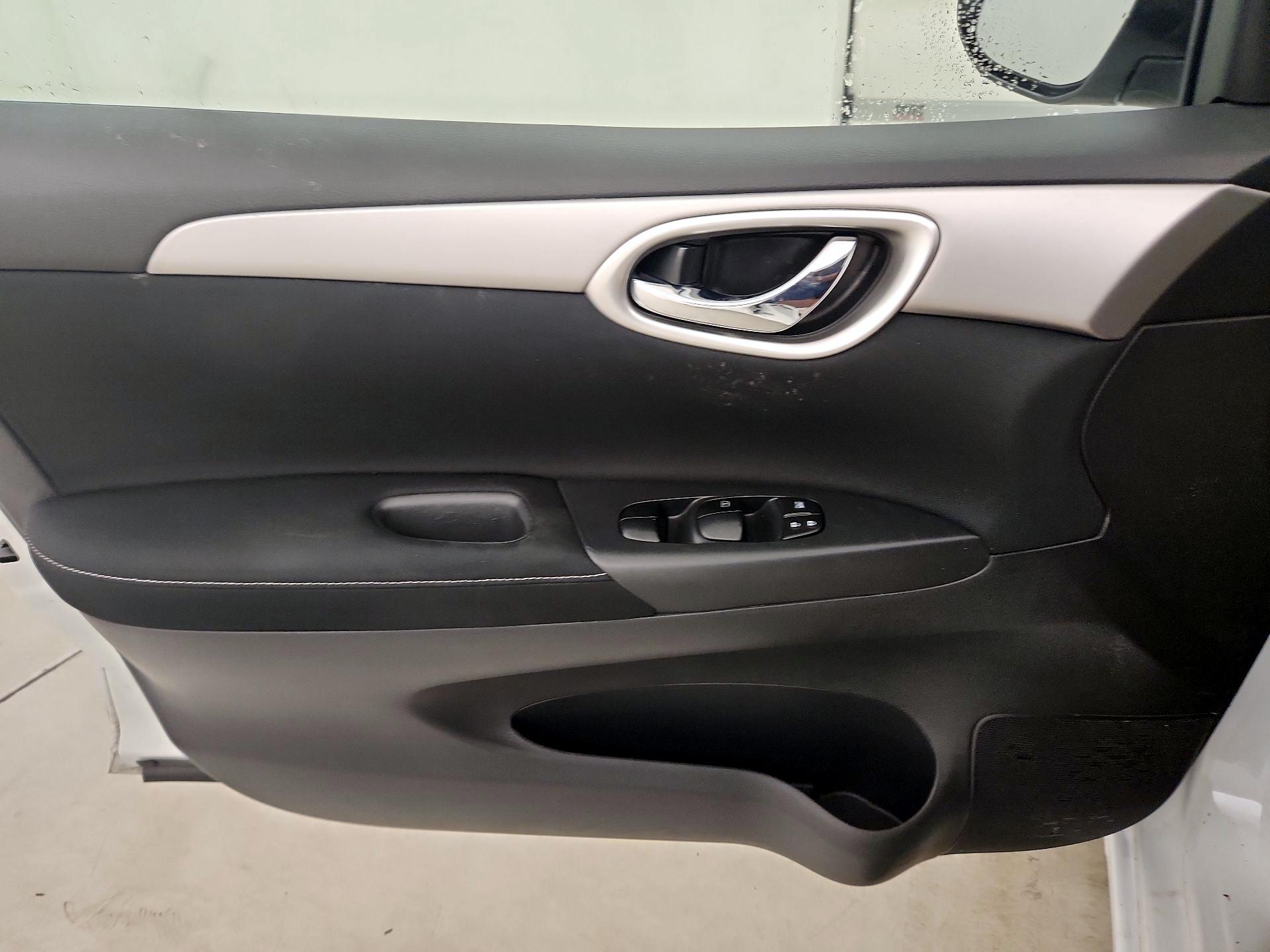 Thumbnail: 2015 Nissan Sentra - 12