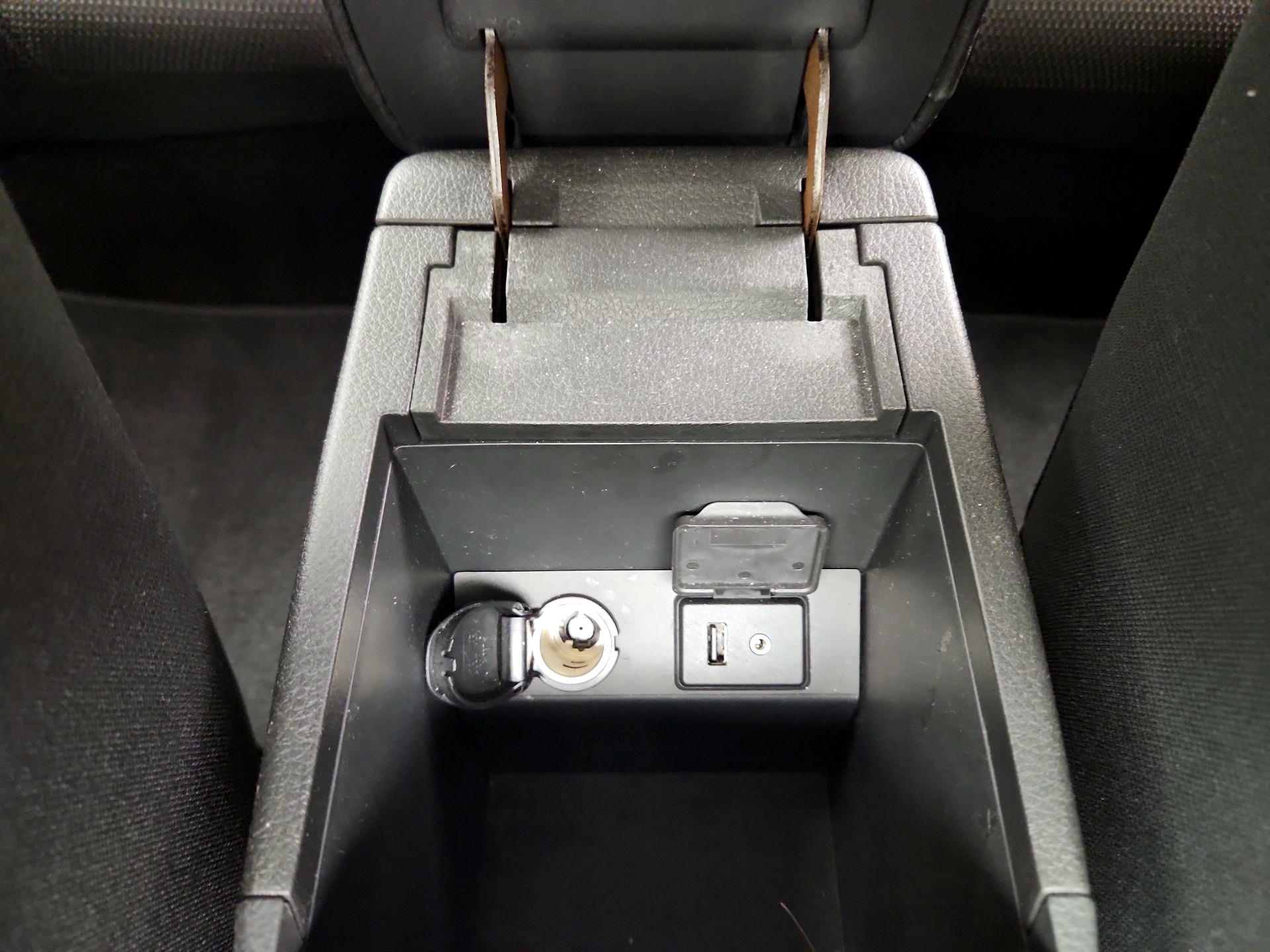 Thumbnail: 2015 Nissan Sentra - 17