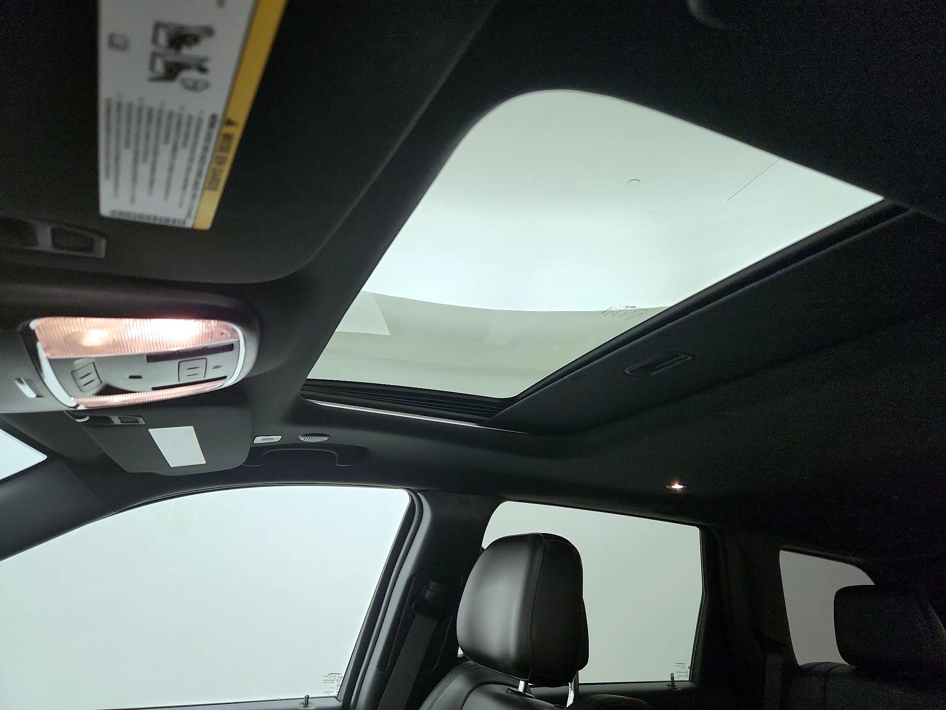 Thumbnail: 2020 Jeep Grand Cherokee - 20