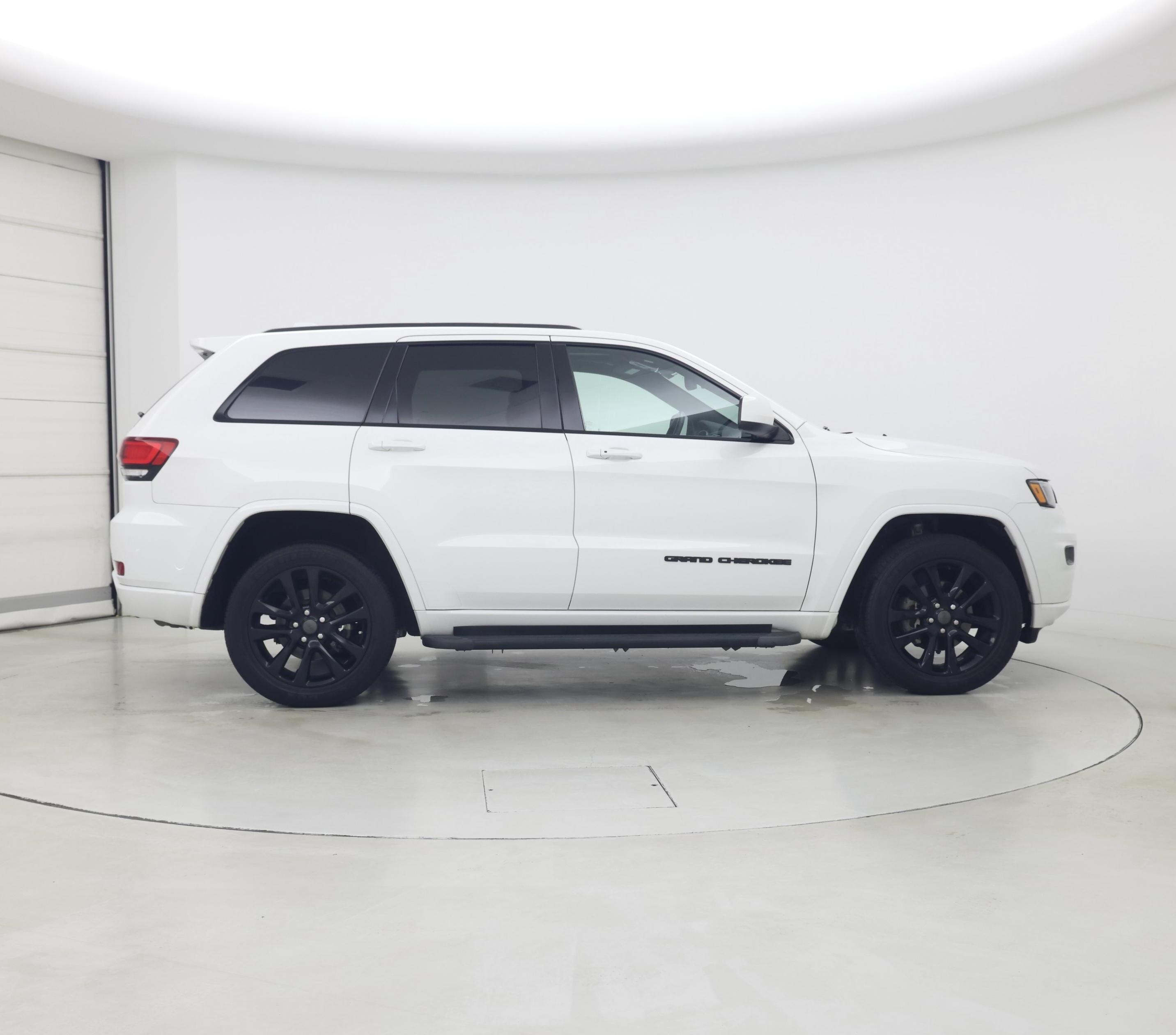 Thumbnail: 2020 Jeep Grand Cherokee - 7