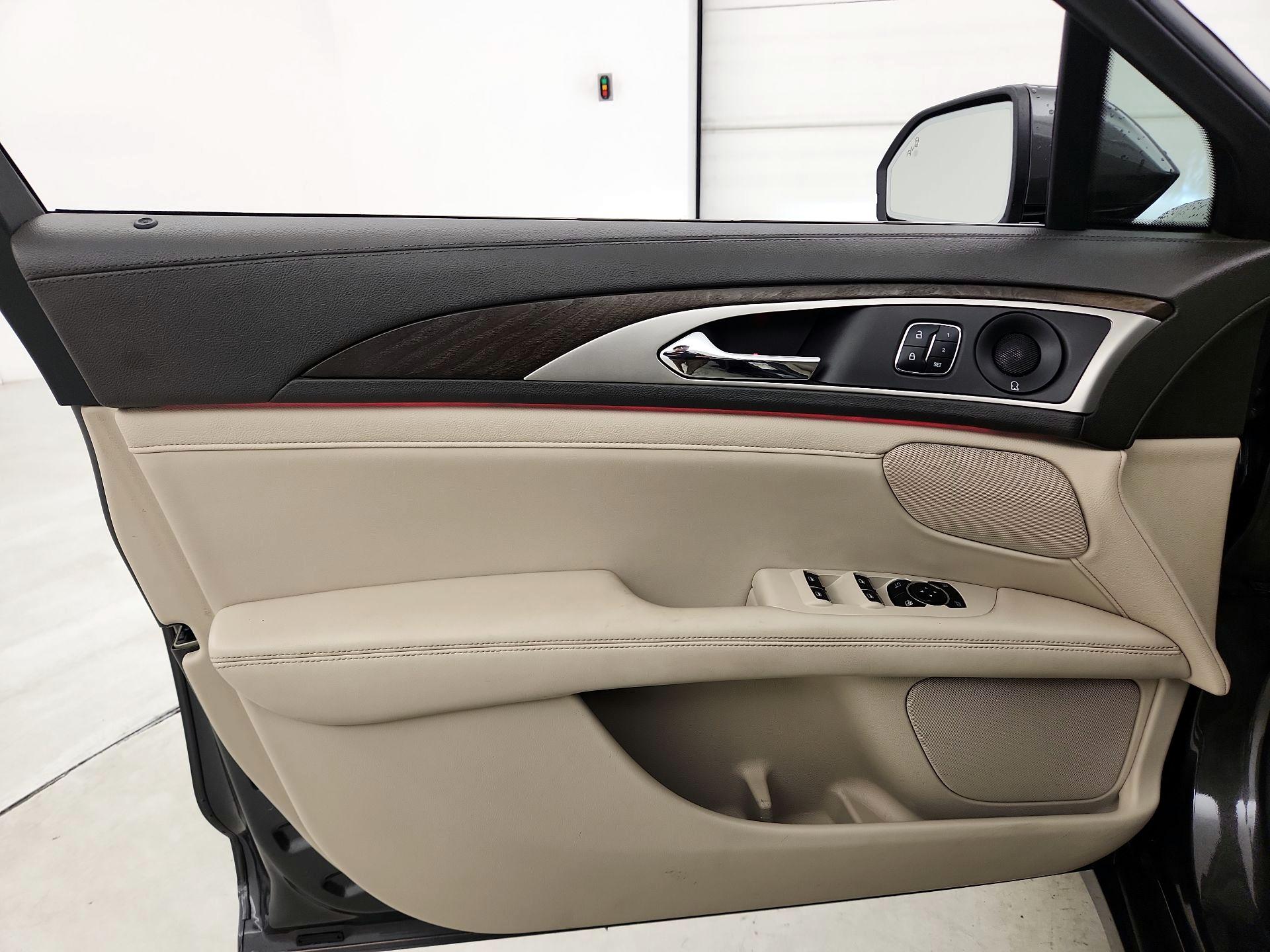 Thumbnail: 2018 Lincoln MKZ - 12