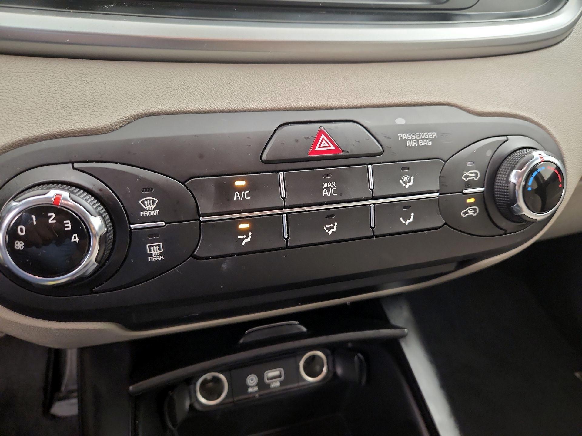 Thumbnail: 2020 Kia Sorento - 16