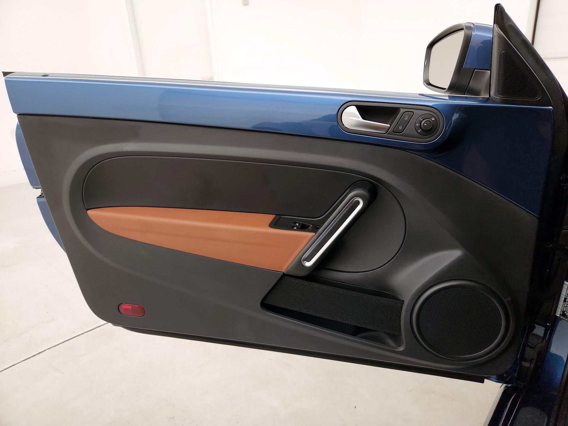 Thumbnail: 2017 Volkswagen Beetle - 12