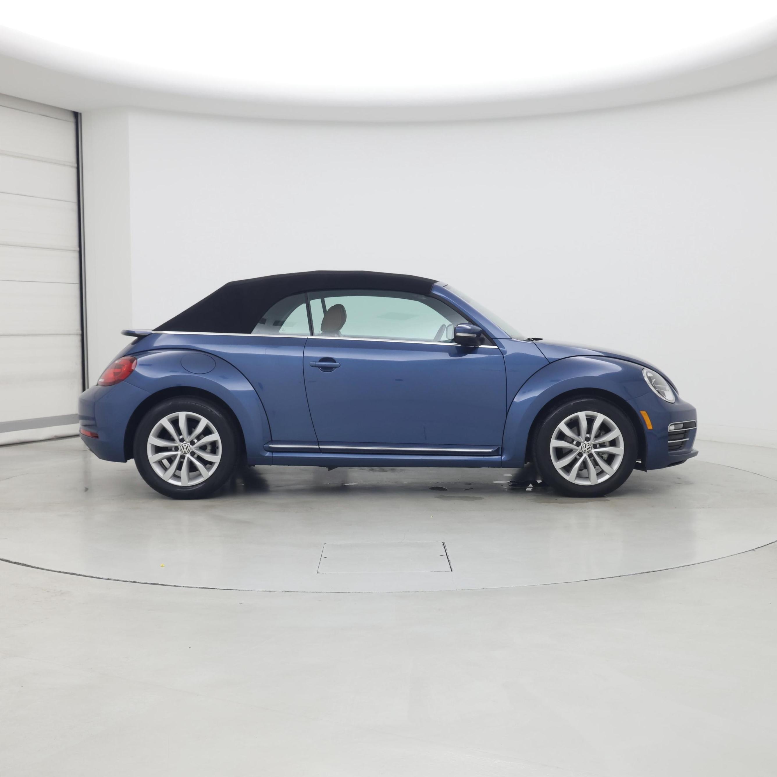 Thumbnail: 2017 Volkswagen Beetle - 7