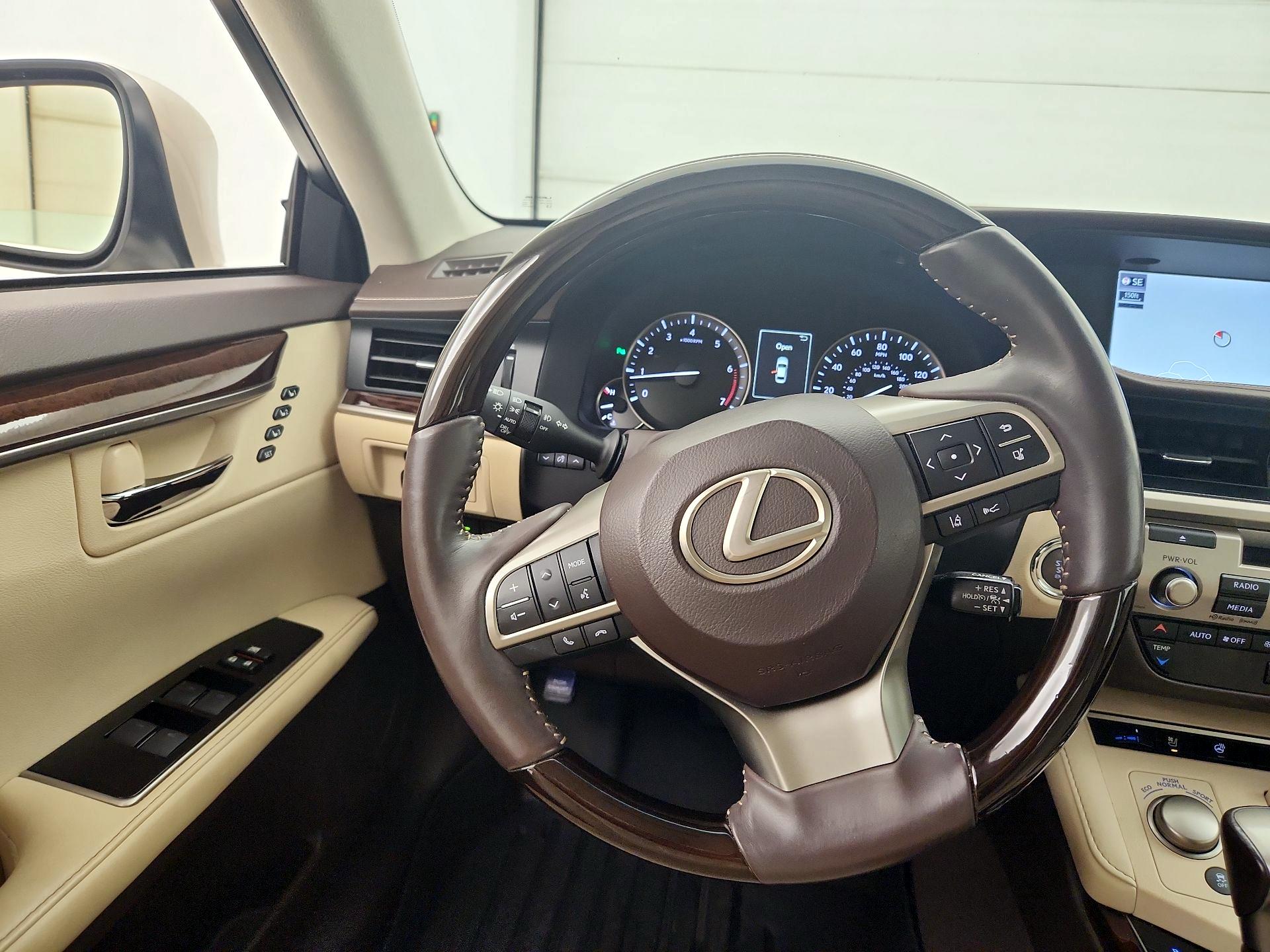 Thumbnail: 2017 Lexus ES - 10