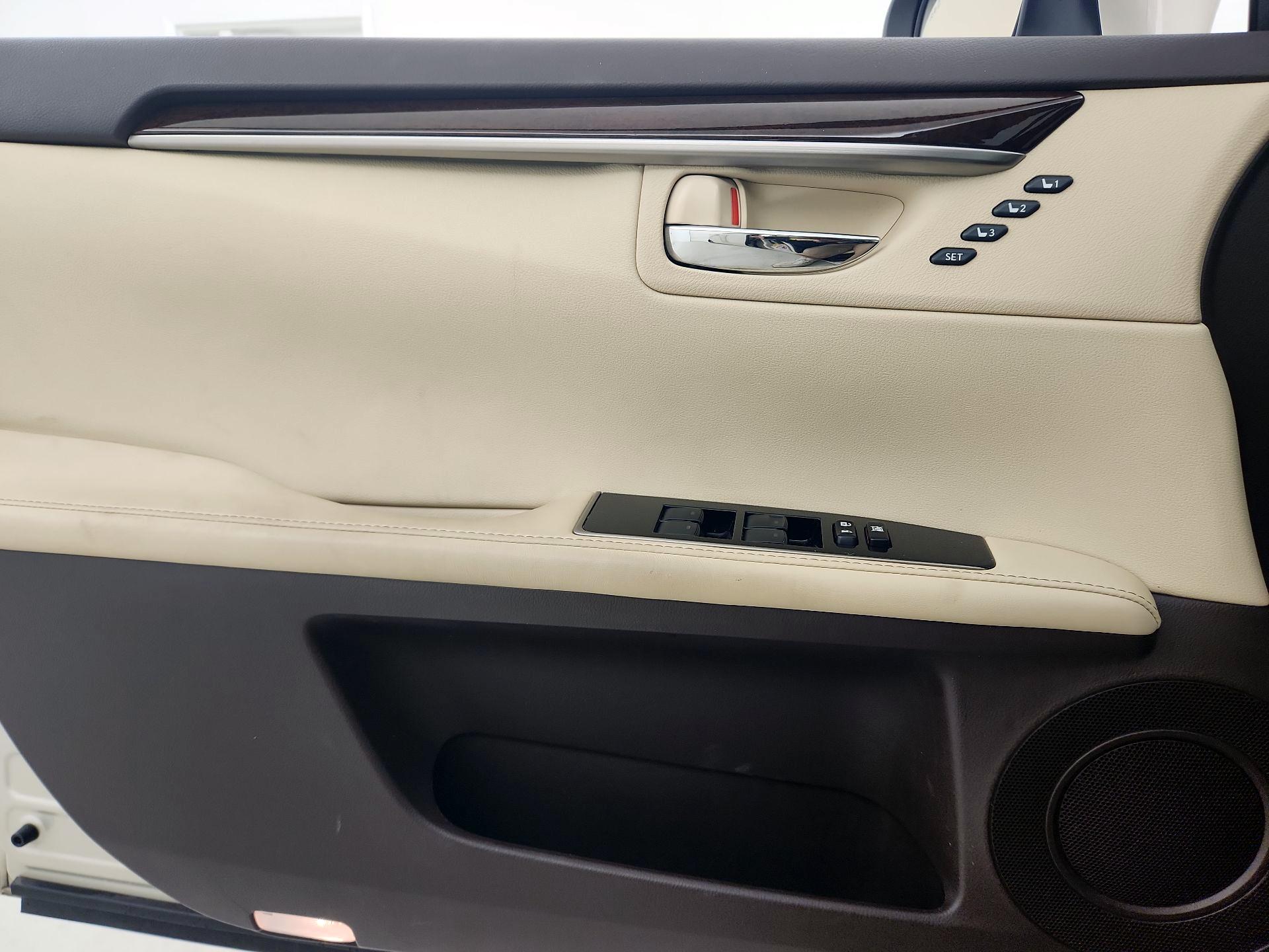 Thumbnail: 2017 Lexus ES - 12