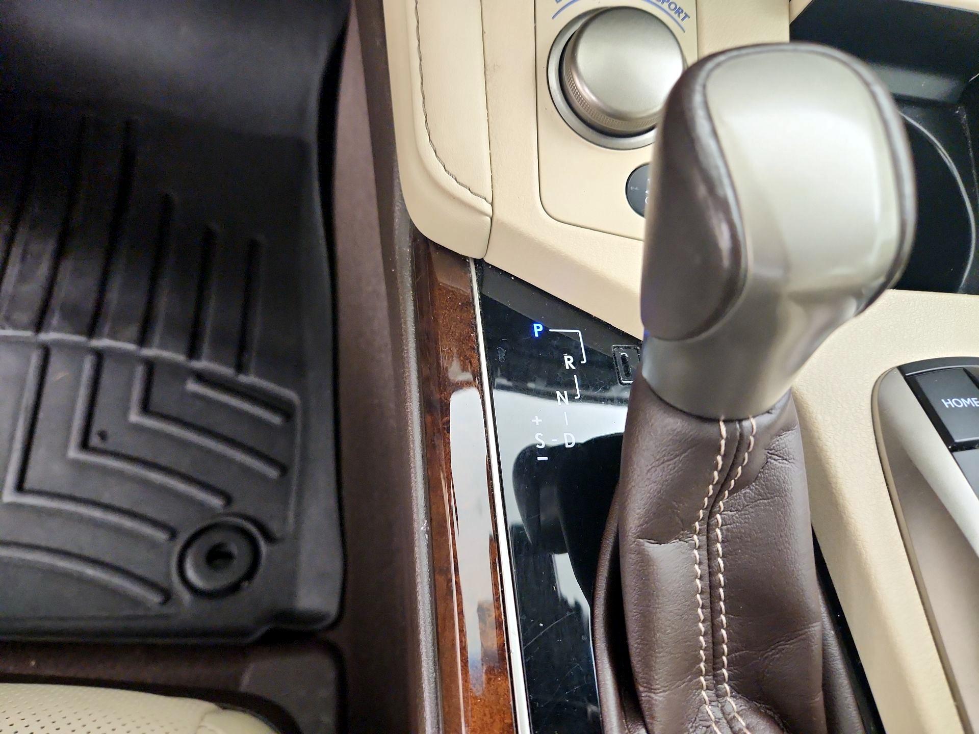 Thumbnail: 2017 Lexus ES - 18