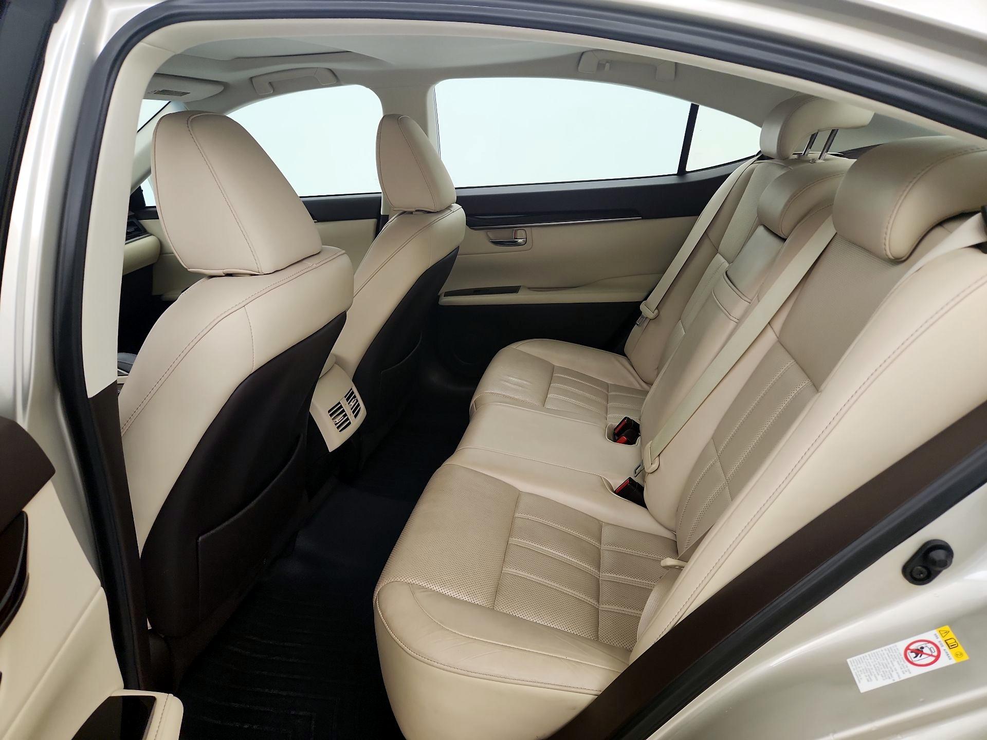 Thumbnail: 2017 Lexus ES - 20