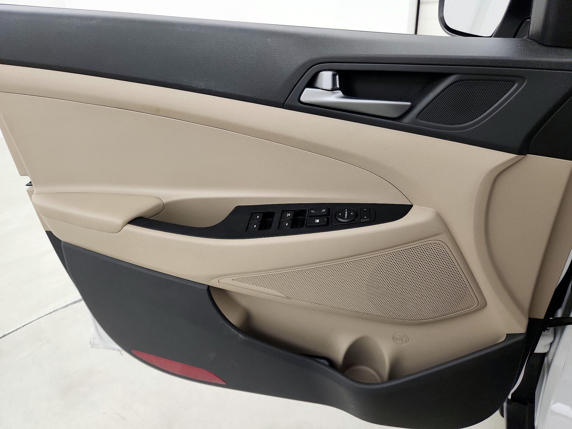Thumbnail: 2017 Hyundai Tucson - 12