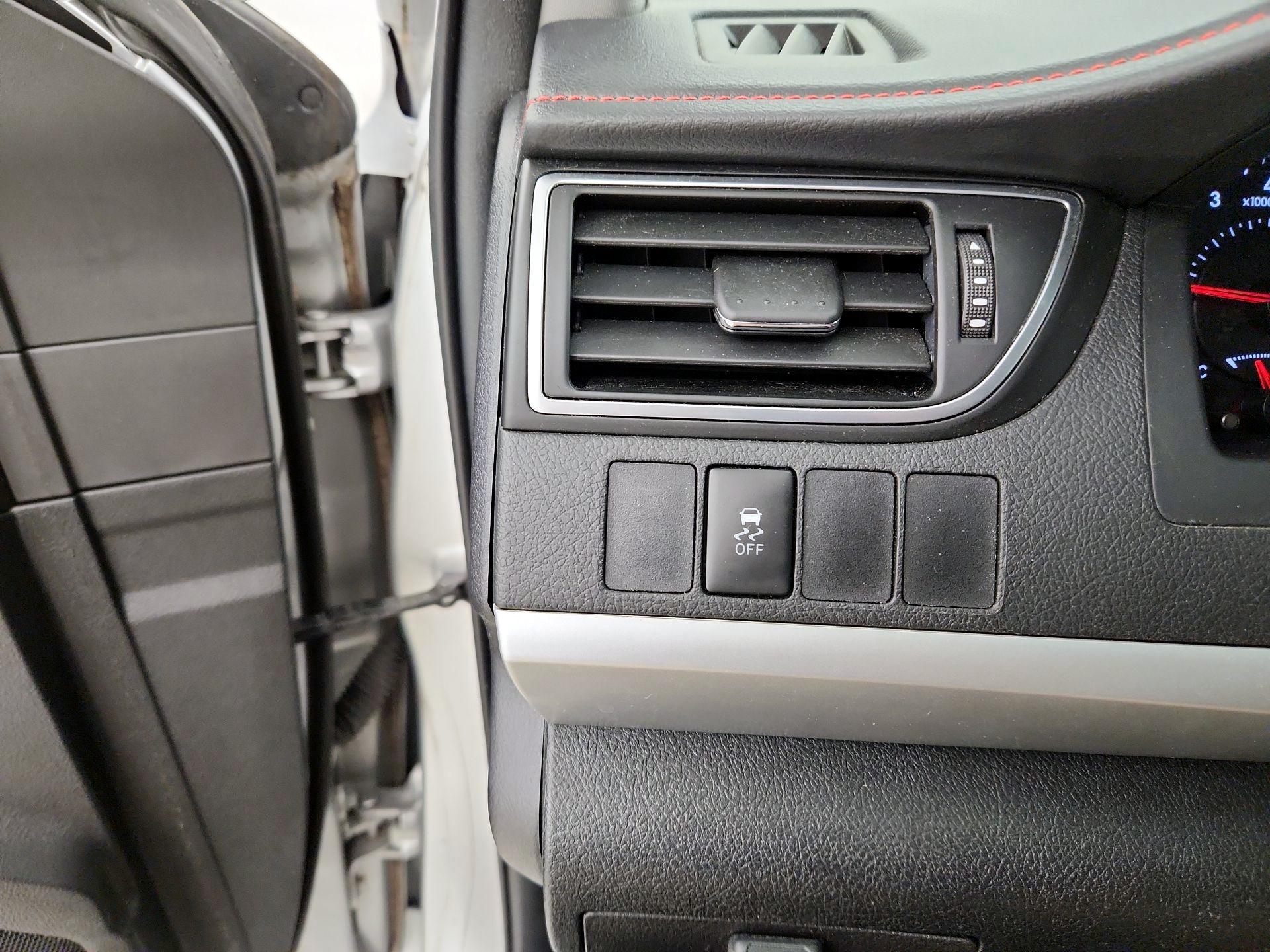 Thumbnail: 2016 Toyota Camry - 13