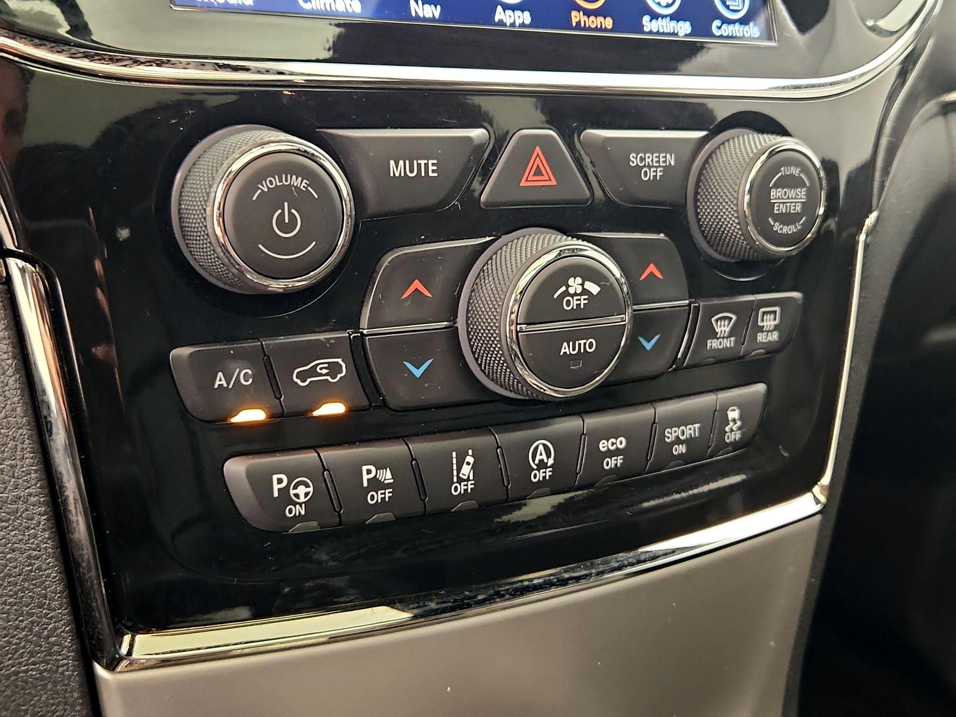 Thumbnail: 2021 Jeep Grand Cherokee - 17