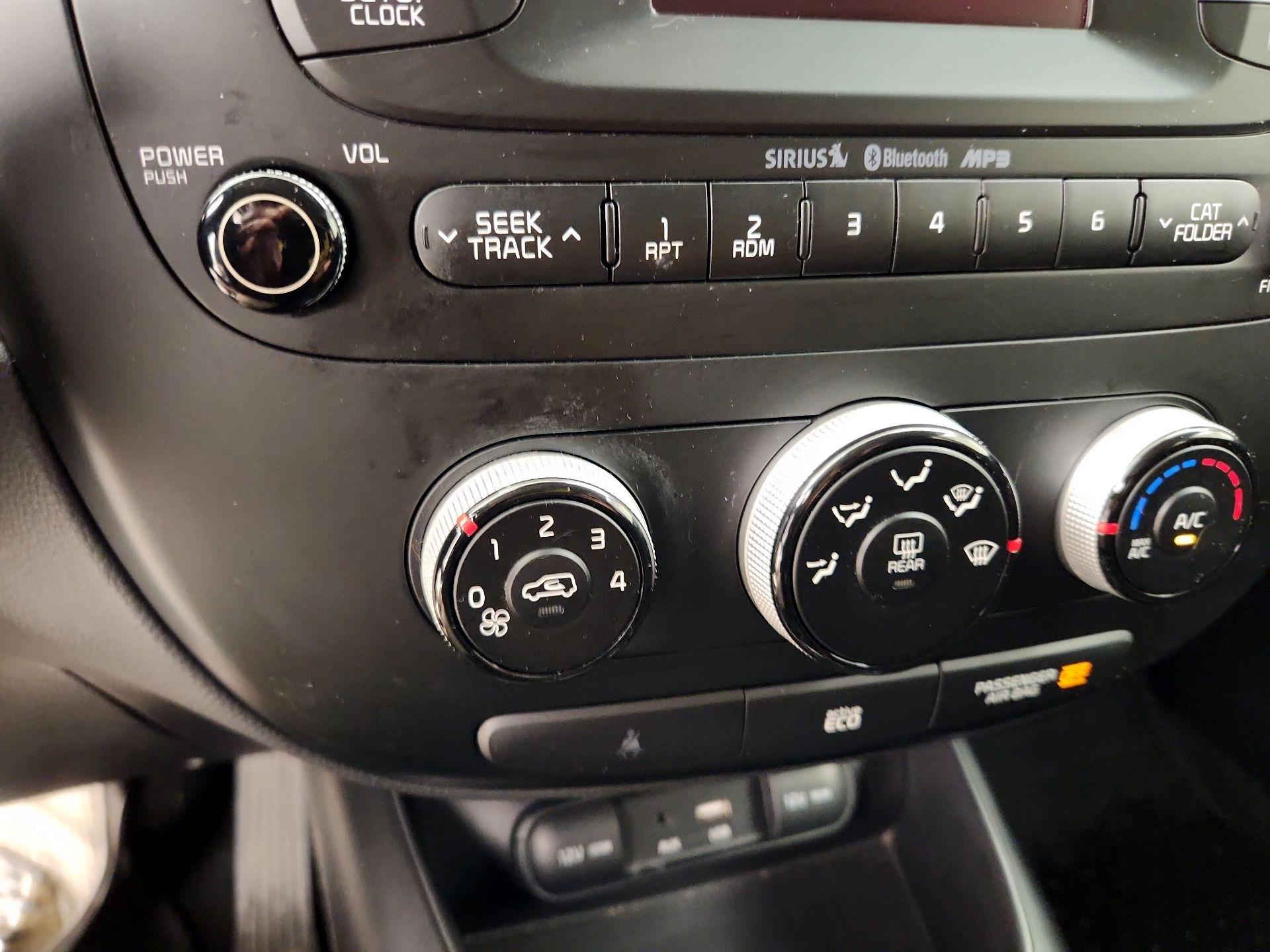 Thumbnail: 2015 Kia Soul - 16