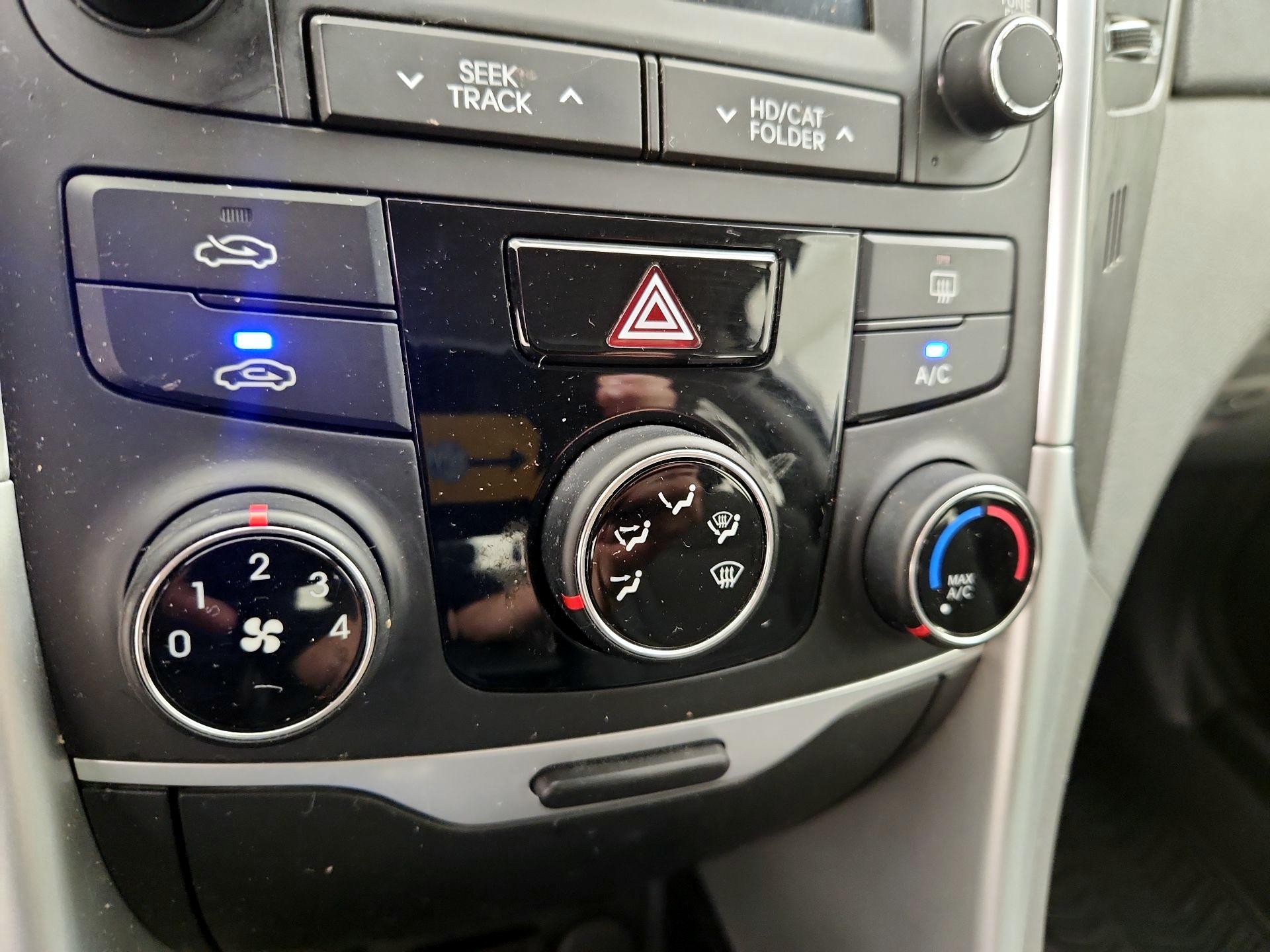 Thumbnail: 2014 Hyundai Sonata - 16
