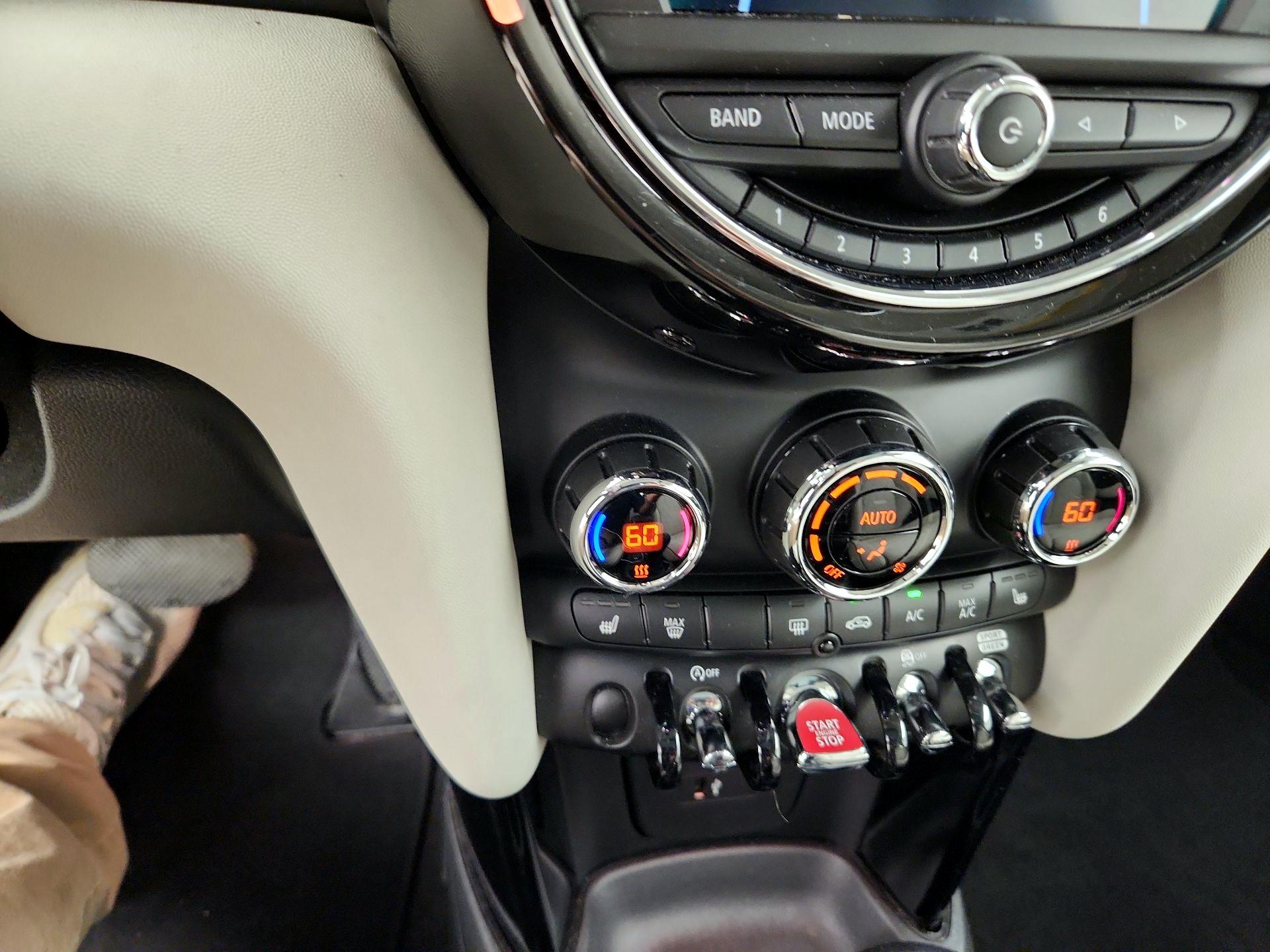 Thumbnail: 2020 MINI Cooper Hardtop - 16